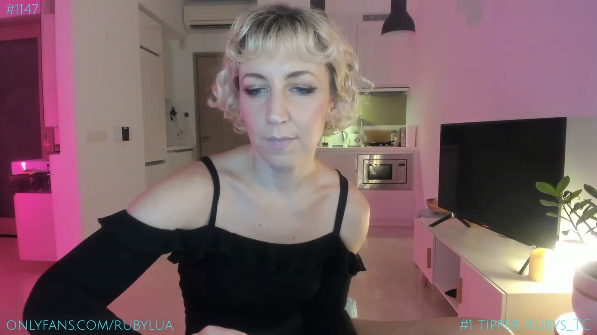 Gallery image thumbnail from Ruby_Lua's myfreecams stream on, 05/27/2023, 11:05 image 11 of 20