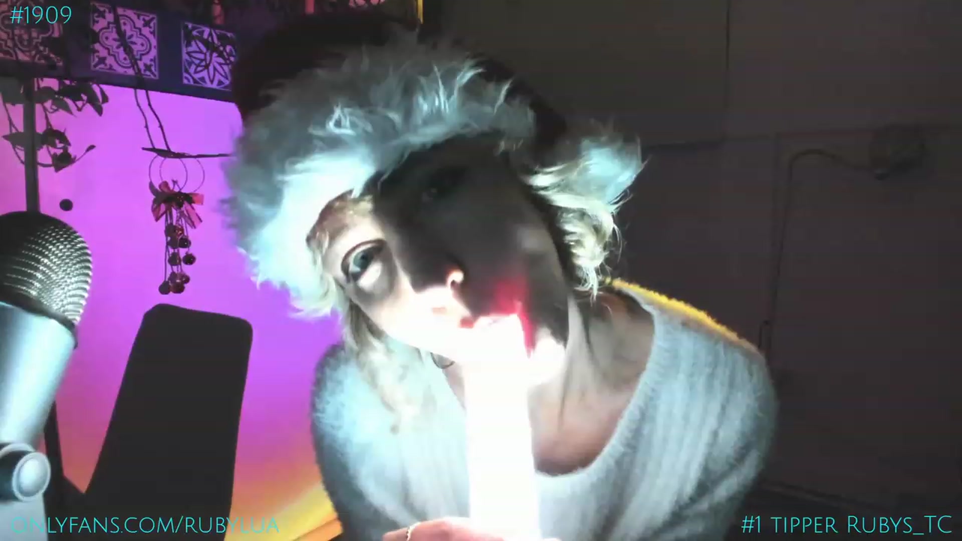 Gallery image thumbnail from Ruby_Lua's myfreecams stream on, 12/17/2023, 23:12 image 16 of 20