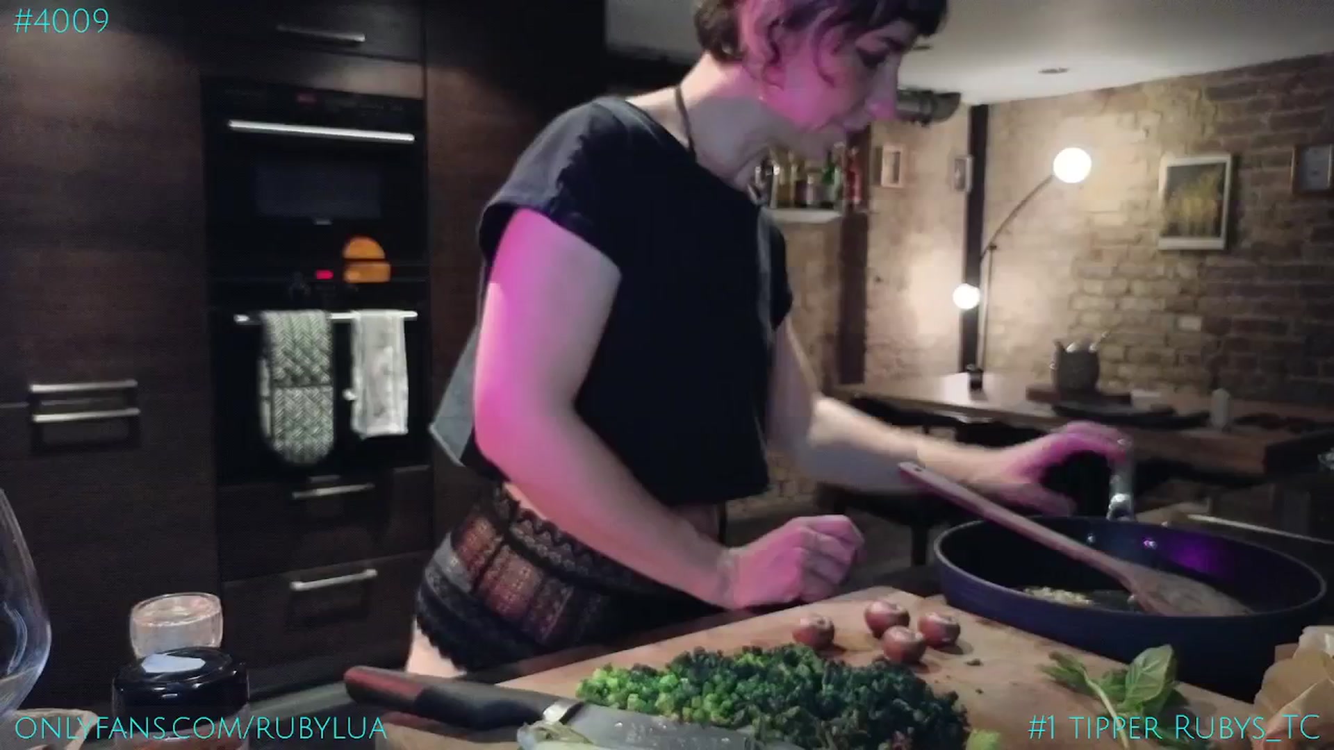 Gallery image thumbnail from Ruby_Lua's myfreecams stream on, 07/19/2024, 23:17 image 8 of 20