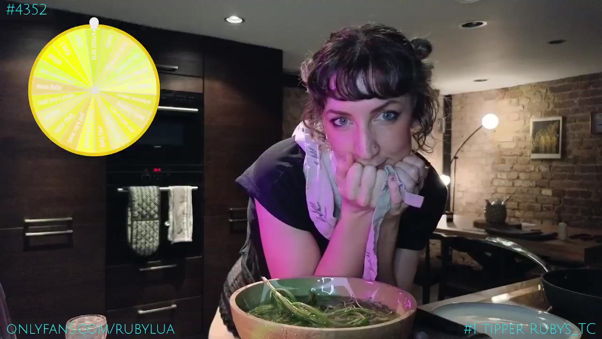 Gallery image thumbnail from Ruby_Lua's myfreecams stream on, 07/19/2024, 23:17 image 4 of 20