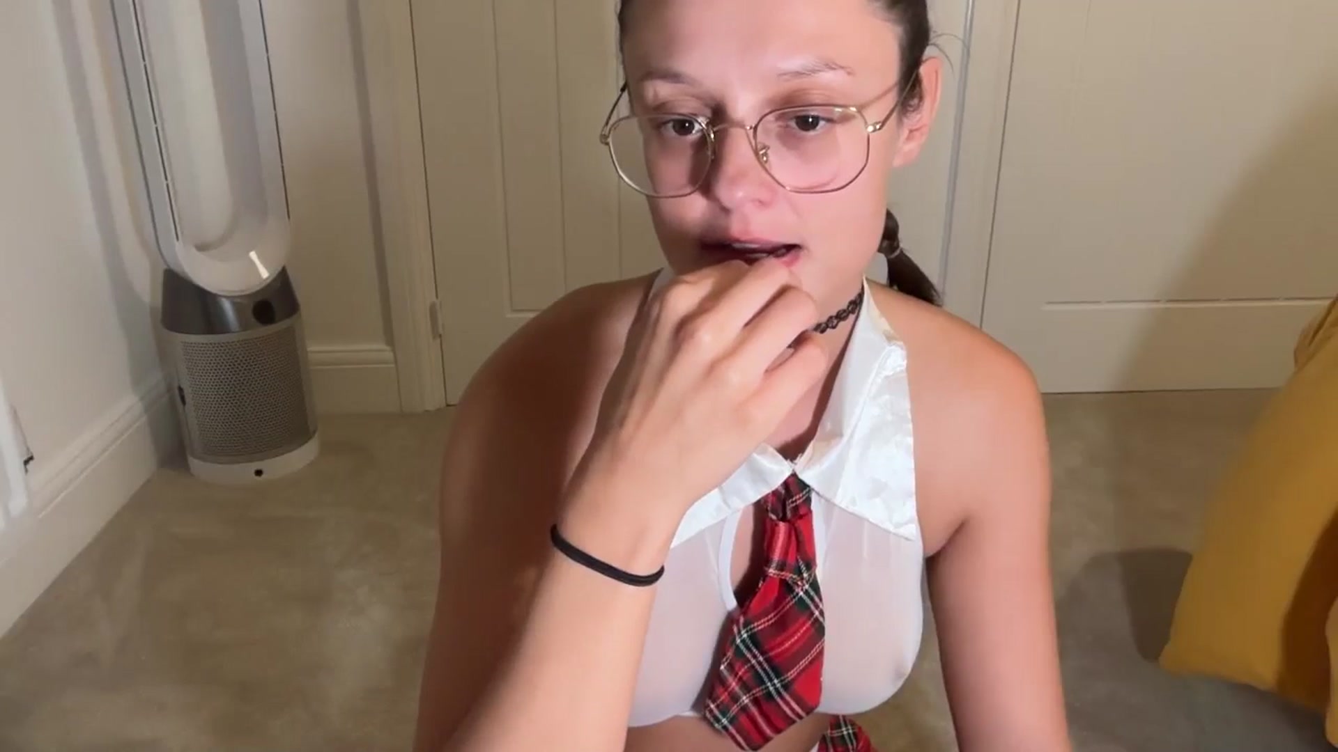 Gallery image thumbnail from Ruby_cutie's myfreecams stream on, 06/03/2025, 23:08 image 16 of 20