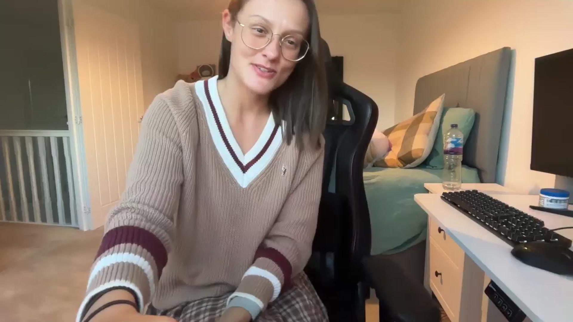Gallery image thumbnail from Ruby_cutie's myfreecams stream on, 11/18/2025, 16:09 image 3 of 20