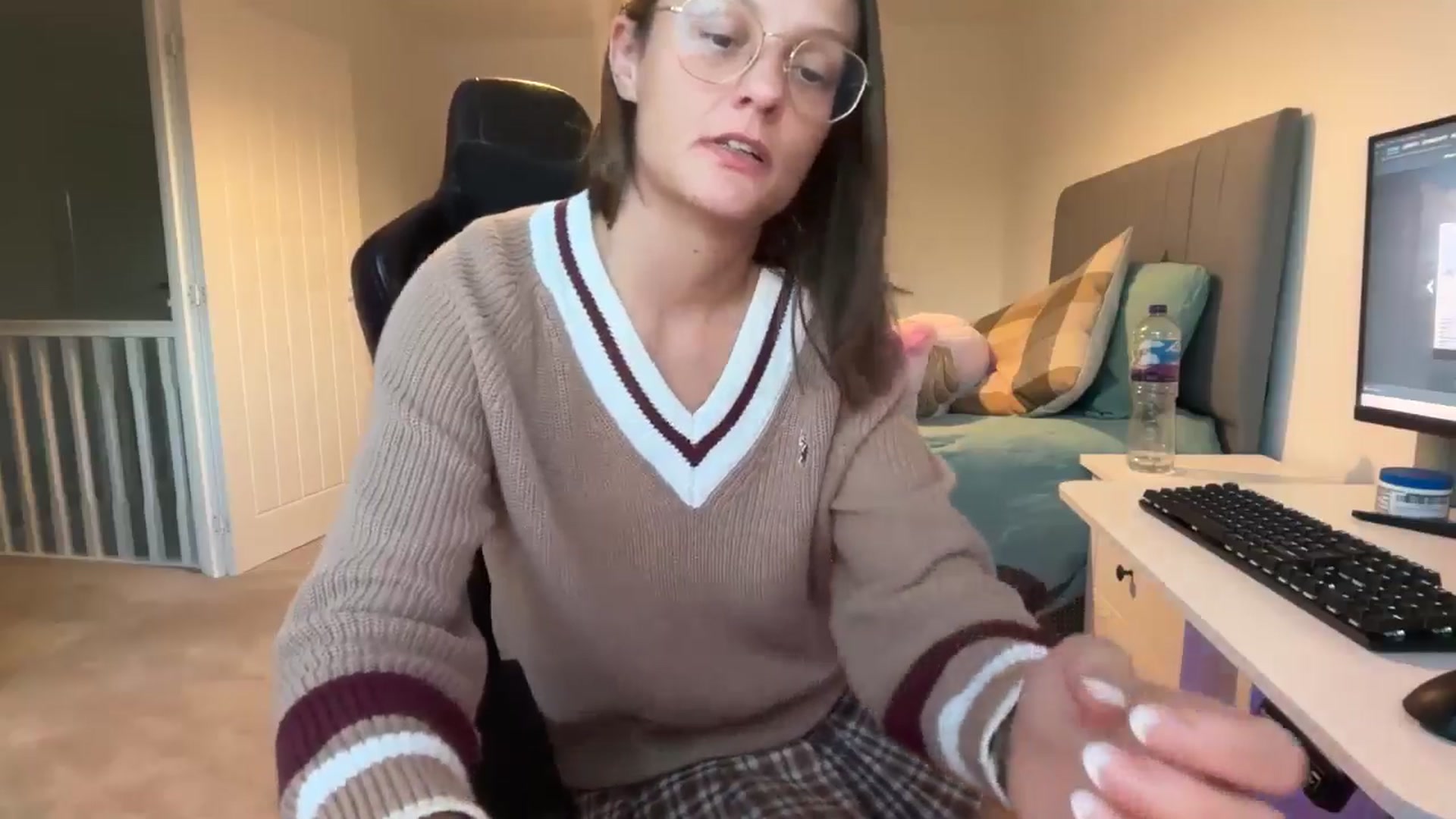 Gallery image thumbnail from Ruby_cutie's myfreecams stream on, 11/18/2025, 16:09 image 14 of 20