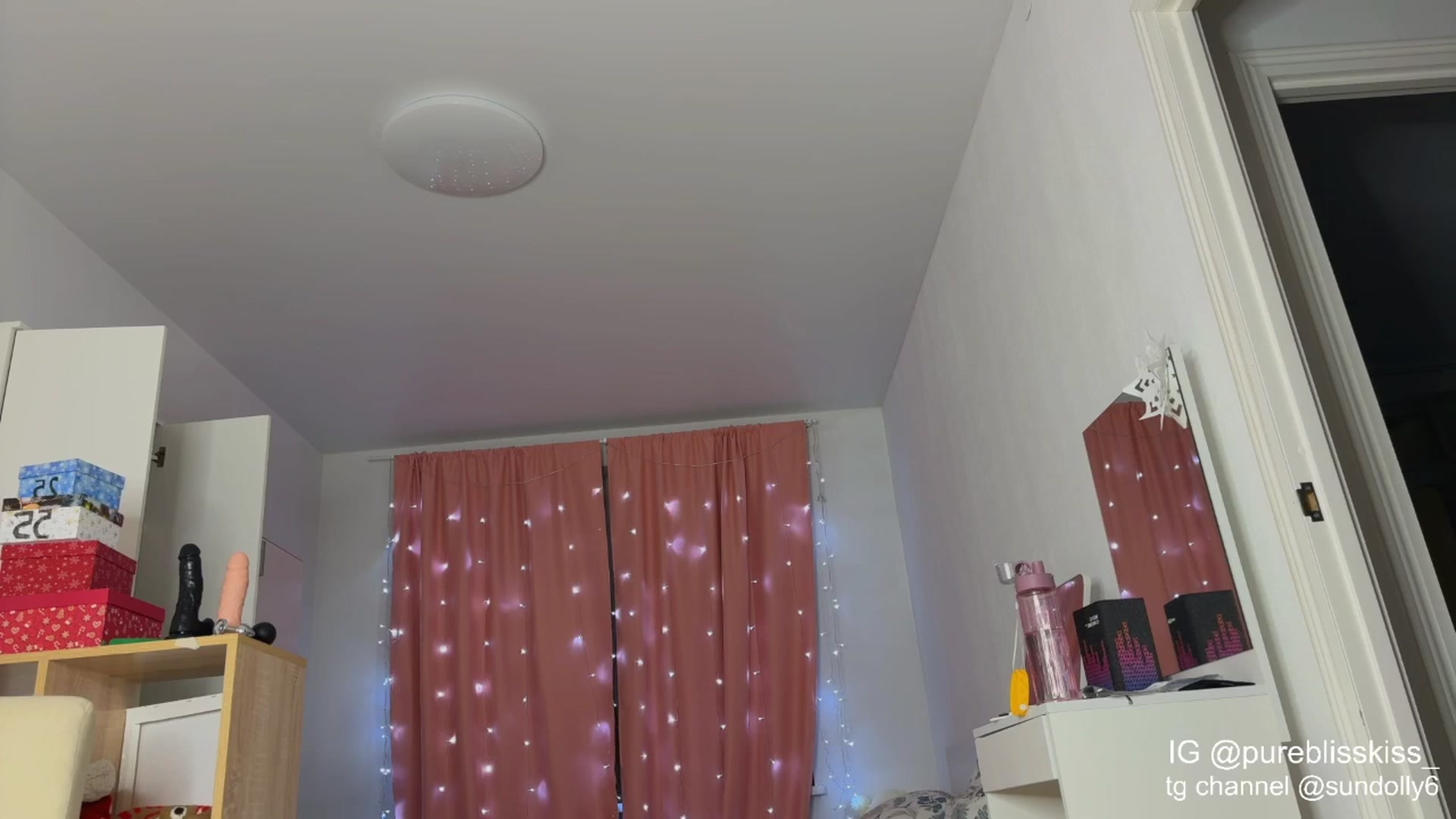 Gallery image thumbnail from Rue_Lane's myfreecams stream on, 01/03/2026, 16:45 image 14 of 20
