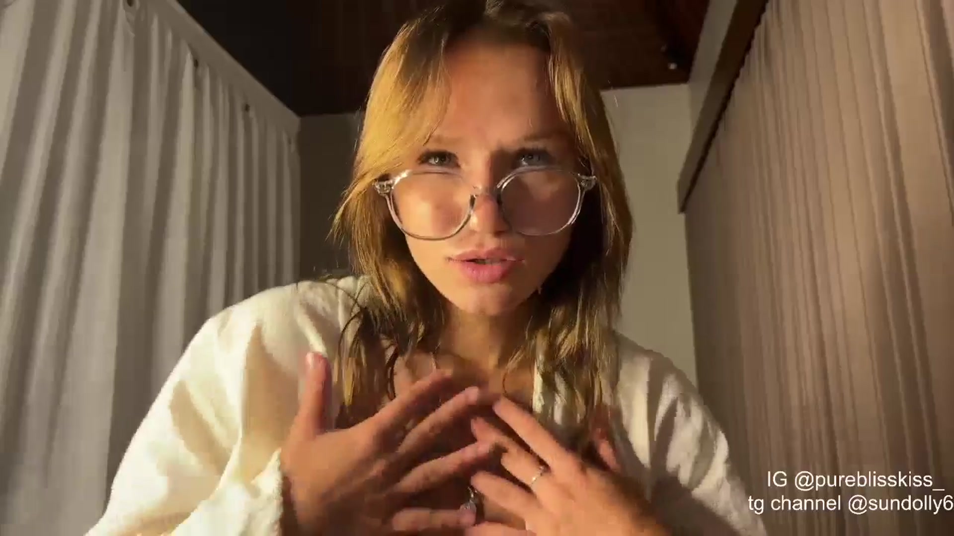 Gallery image thumbnail from Rue_Lane's myfreecams stream on, 05/08/2026, 11:13 image 6 of 20
