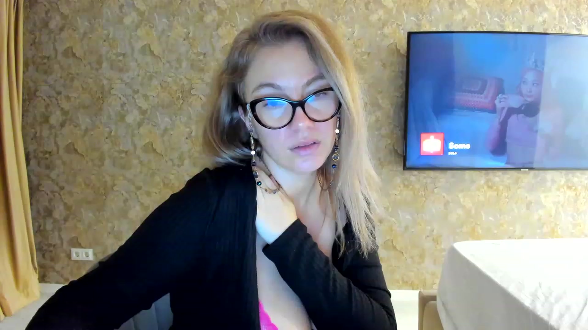 Gallery image thumbnail from RussiaDoll's myfreecams stream on, 11/16/2022, 08:18 image 10 of 20