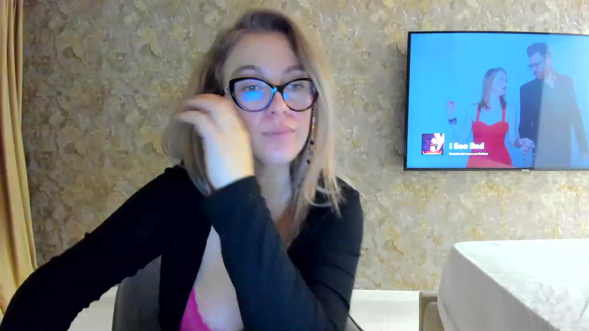 Gallery image thumbnail from RussiaDoll's myfreecams stream on, 11/16/2022, 08:18 image 1 of 20