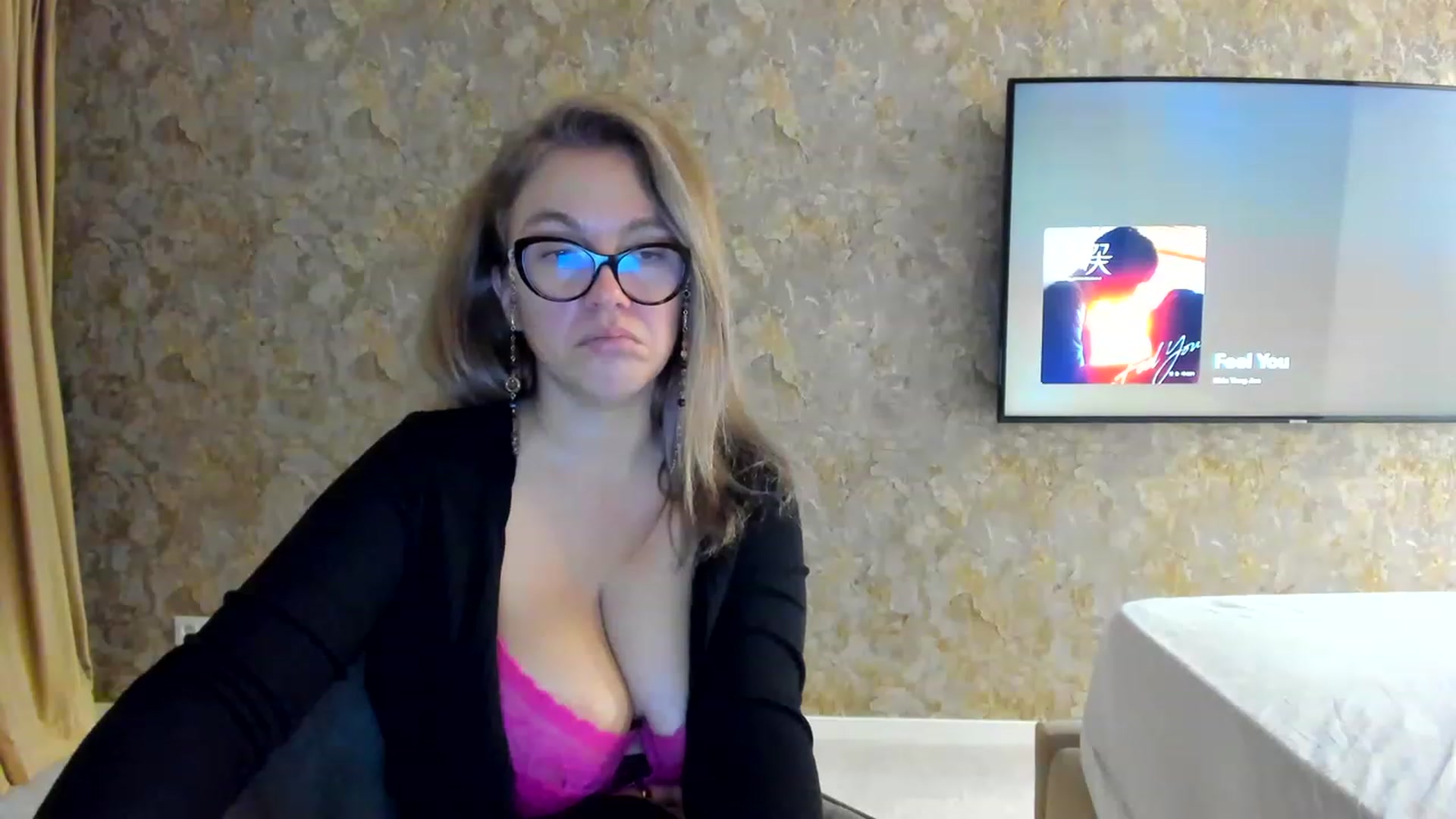 Gallery image thumbnail from RussiaDoll's myfreecams stream on, 11/16/2022, 08:18 image 15 of 20