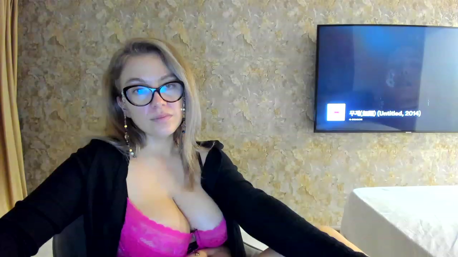 Gallery image thumbnail from RussiaDoll's myfreecams stream on, 11/16/2022, 08:18 image 6 of 20