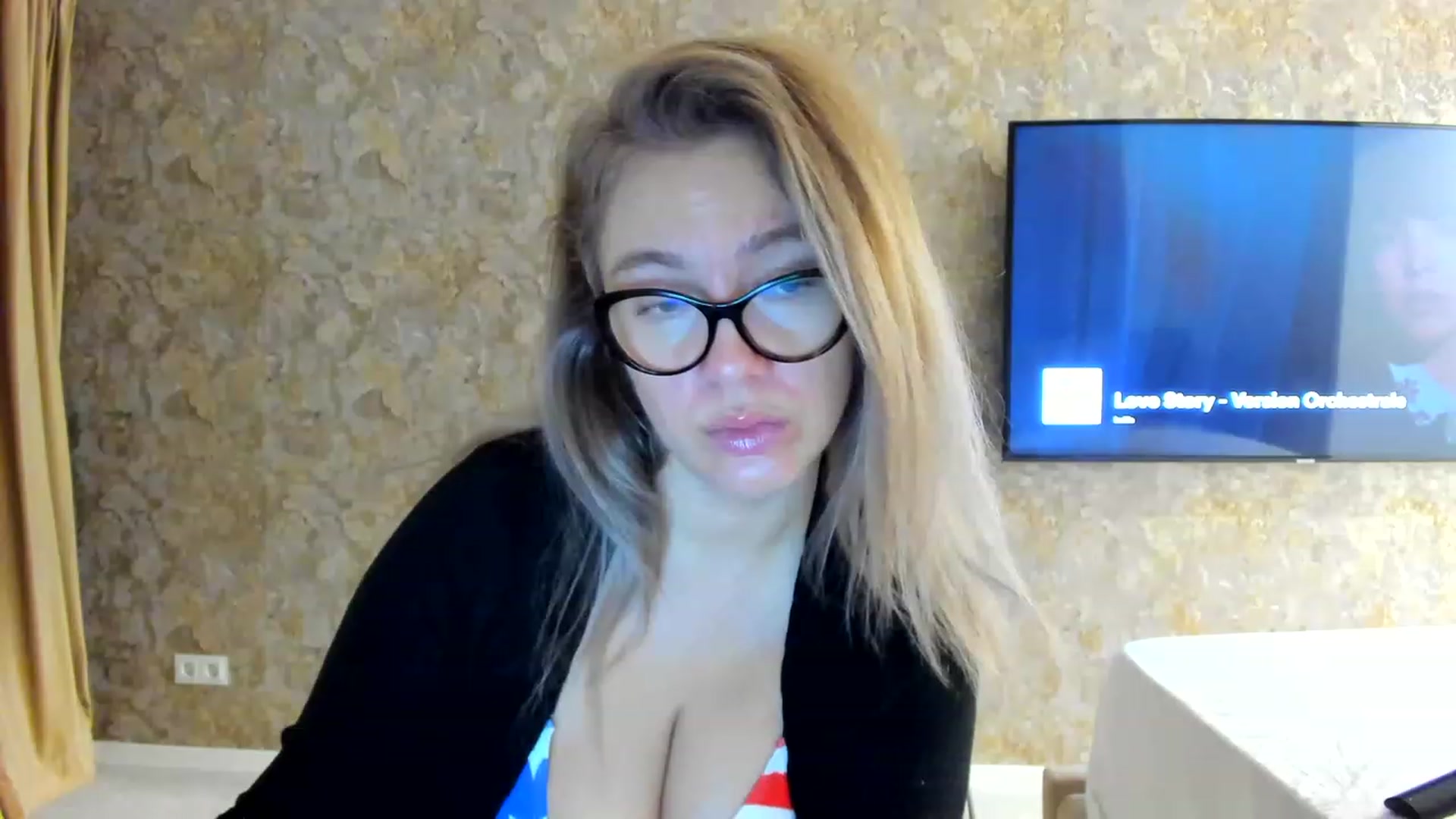 Gallery image thumbnail from RussiaDoll's myfreecams stream on, 11/17/2022, 02:37 image 5 of 20