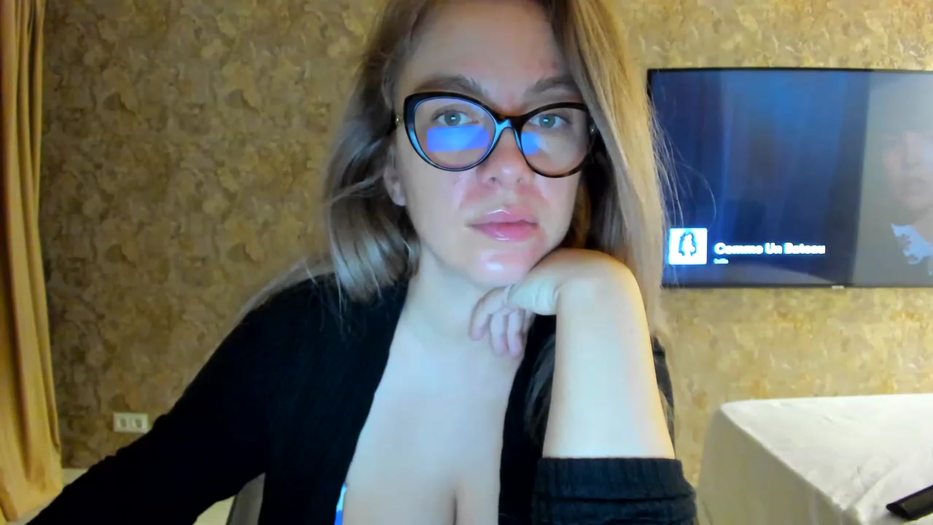 Gallery image thumbnail from RussiaDoll's myfreecams stream on, 11/17/2022, 02:37 image 16 of 20