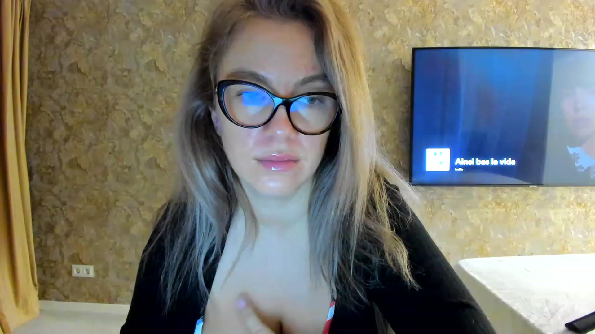 Gallery image thumbnail from RussiaDoll's myfreecams stream on, 11/17/2022, 02:37 image 1 of 20