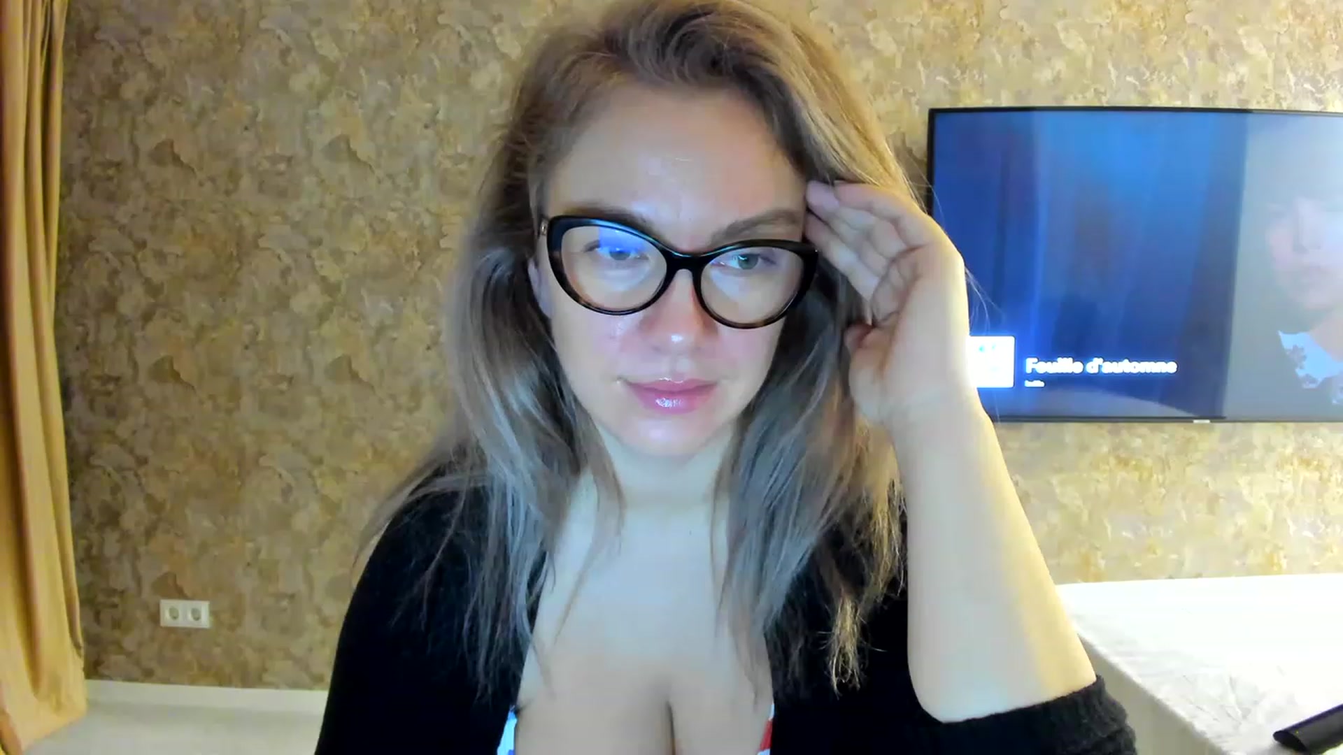 Gallery image thumbnail from RussiaDoll's myfreecams stream on, 11/17/2022, 02:37 image 2 of 20