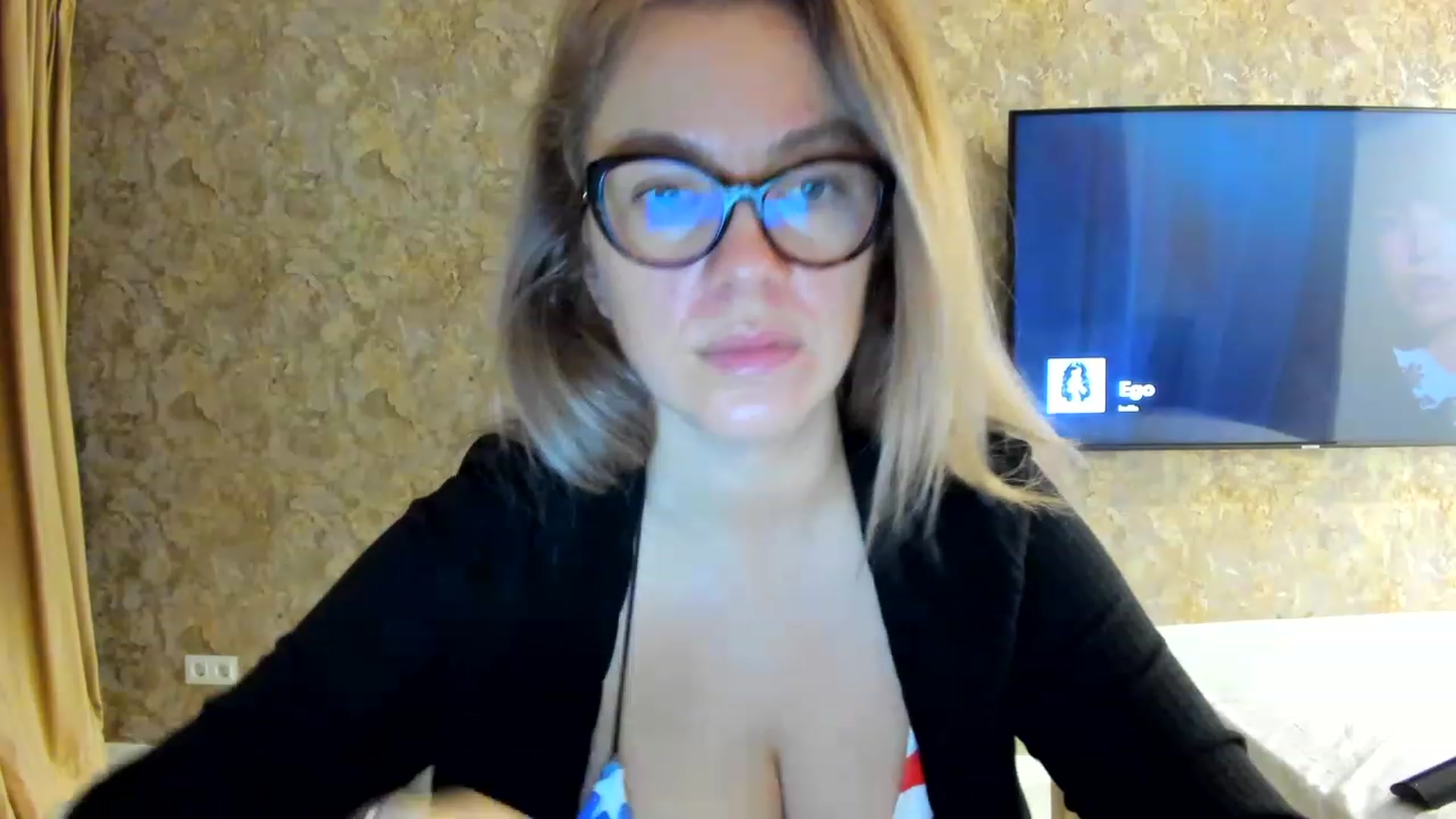 Gallery image thumbnail from RussiaDoll's myfreecams stream on, 11/17/2022, 02:37 image 19 of 20