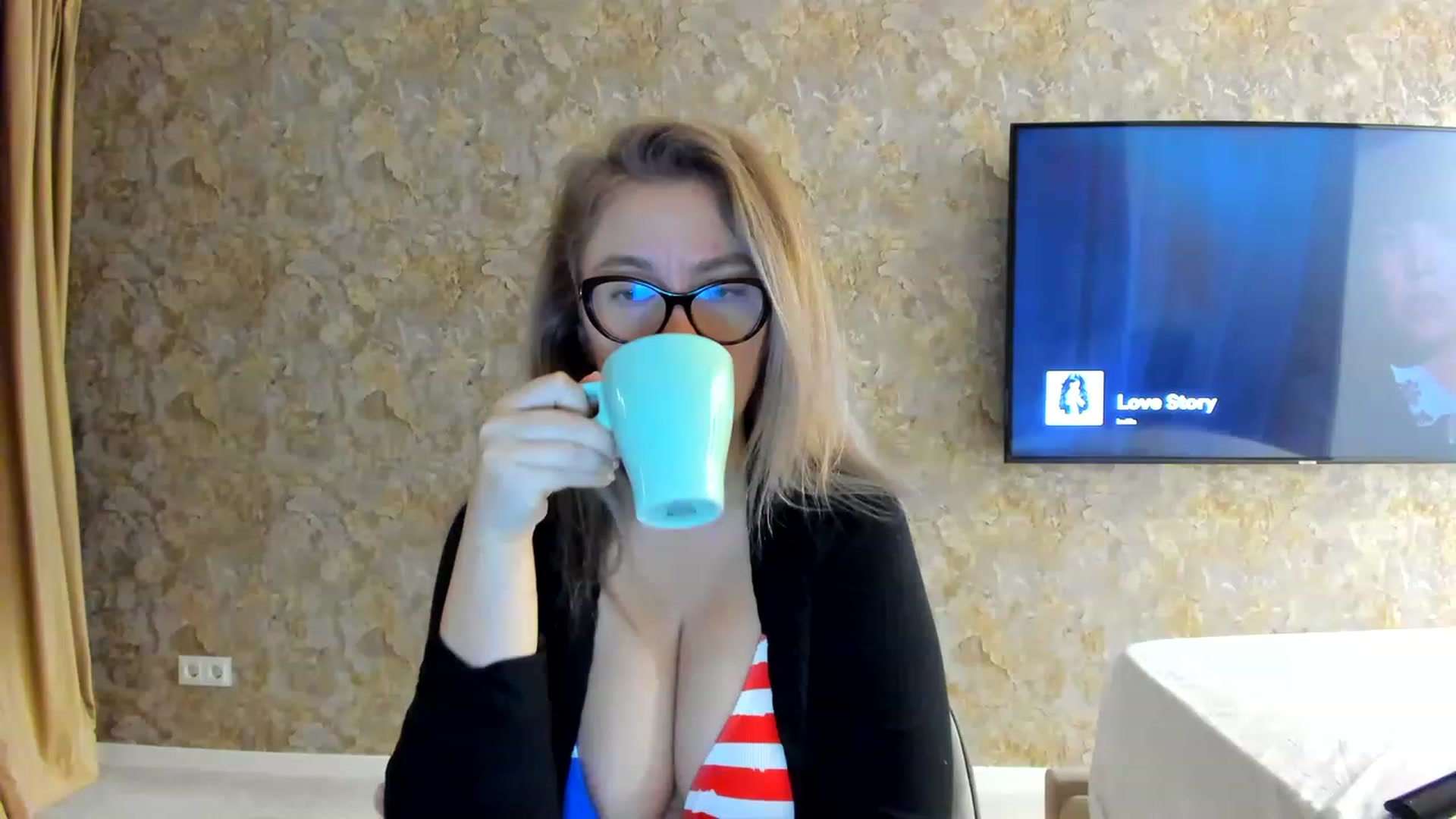 Gallery image thumbnail from RussiaDoll's myfreecams stream on, 11/17/2022, 02:37 image 11 of 20