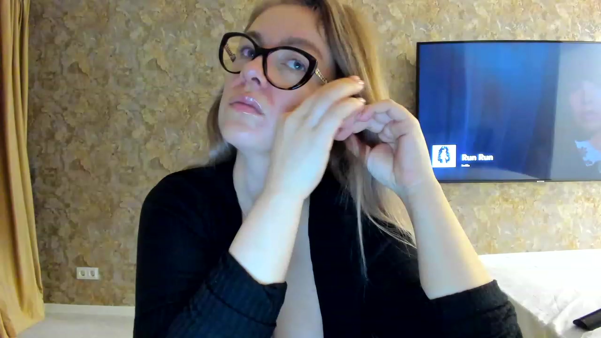 Gallery image thumbnail from RussiaDoll's myfreecams stream on, 11/17/2022, 02:37 image 17 of 20