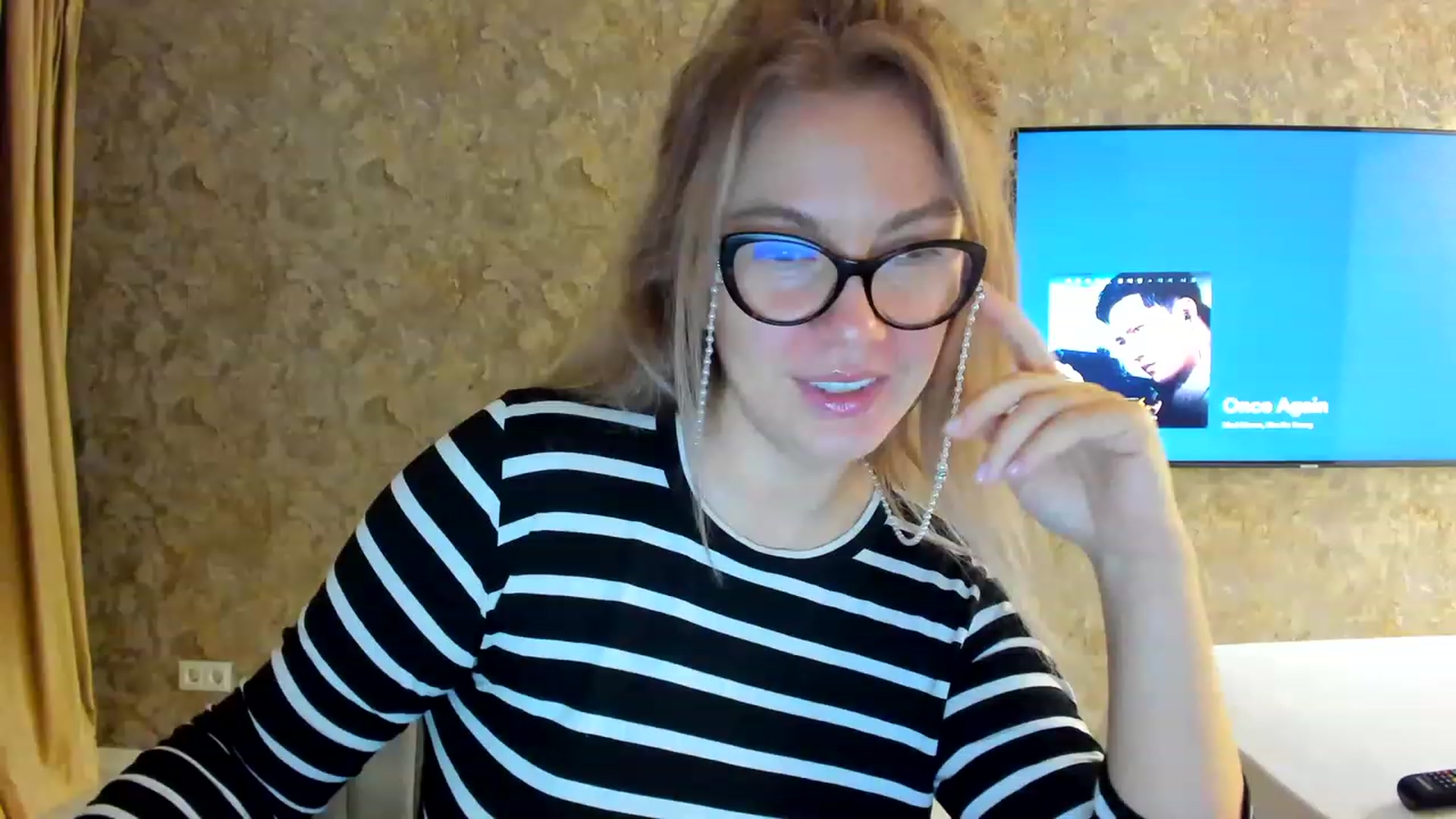 Gallery image thumbnail from RussiaDoll's myfreecams stream on, 11/19/2022, 06:12 image 11 of 20