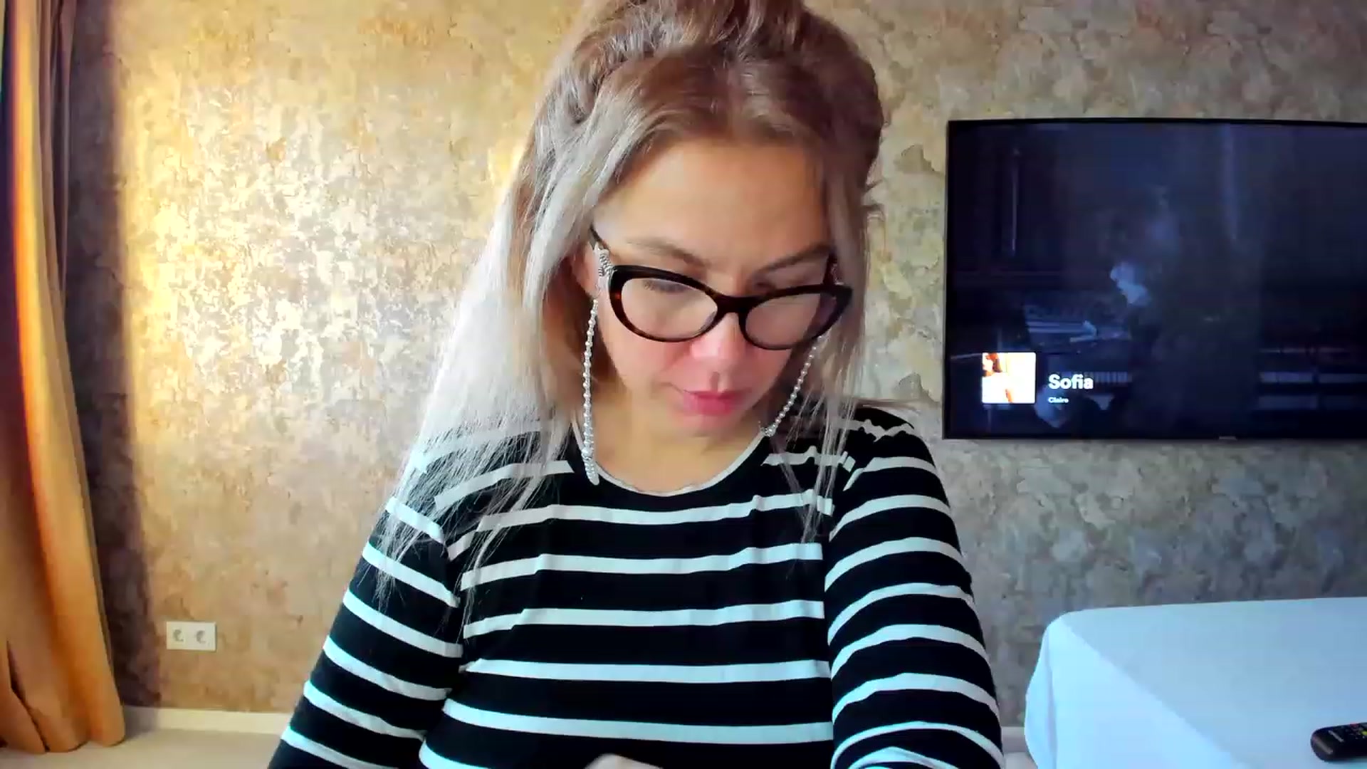 Gallery image thumbnail from RussiaDoll's myfreecams stream on, 11/19/2022, 06:12 image 20 of 20
