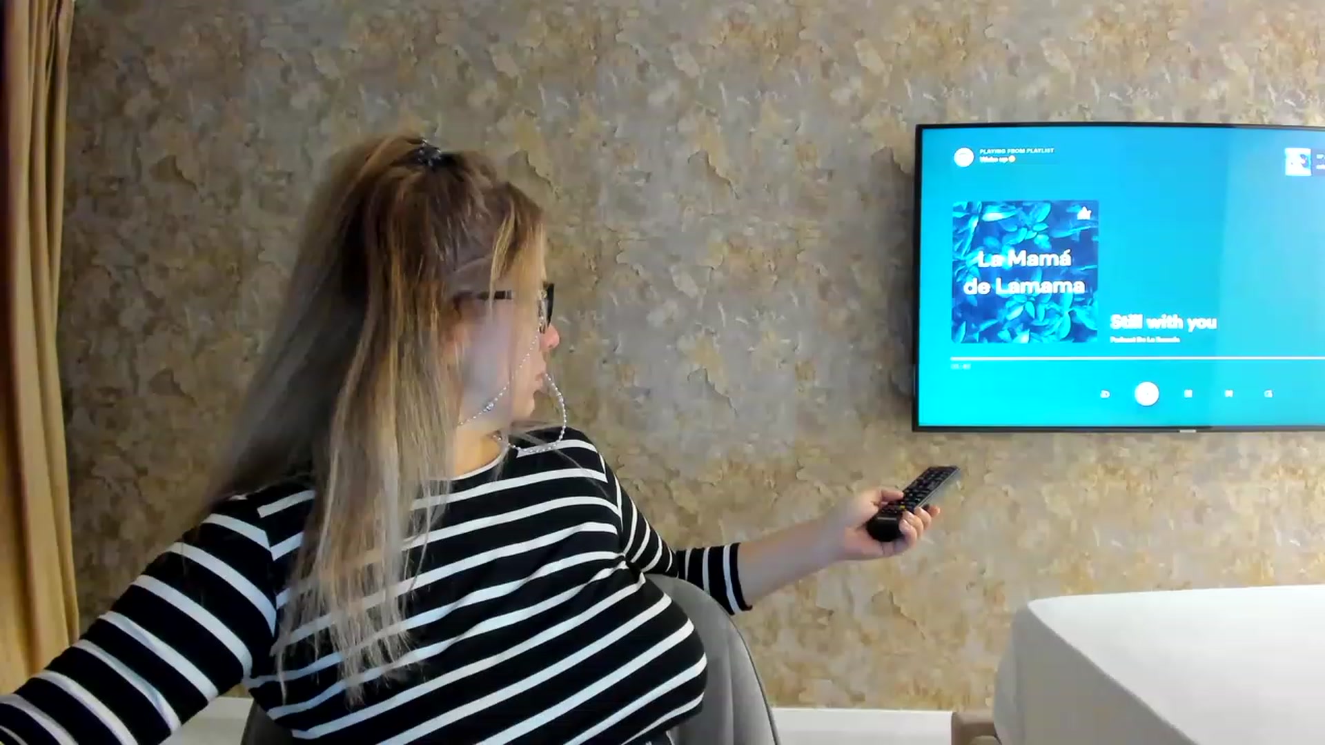 Gallery image thumbnail from RussiaDoll's myfreecams stream on, 11/19/2022, 06:12 image 8 of 20