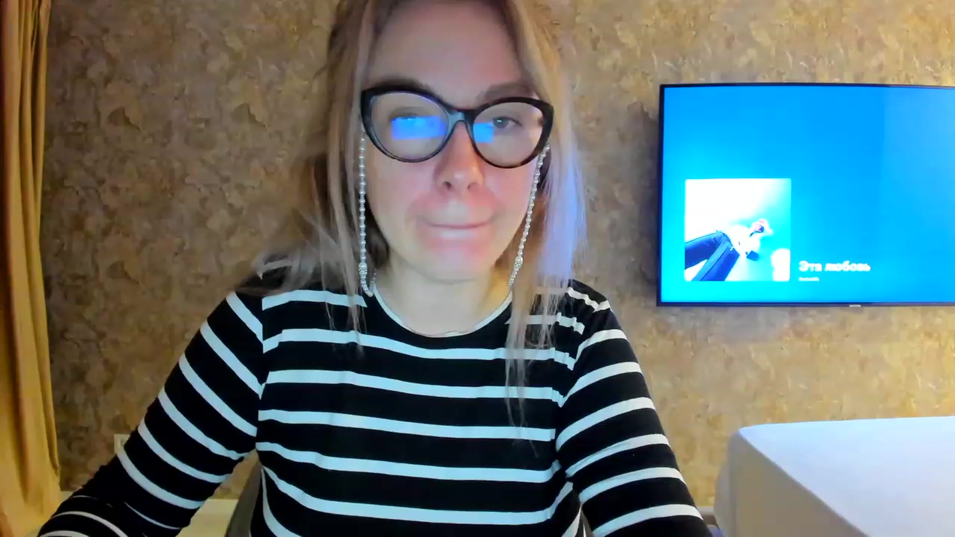 Gallery image thumbnail from RussiaDoll's myfreecams stream on, 11/19/2022, 06:12 image 4 of 20