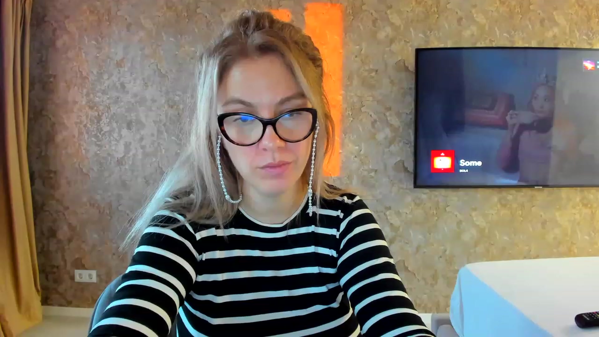 Gallery image thumbnail from RussiaDoll's myfreecams stream on, 11/19/2022, 06:12 image 16 of 20