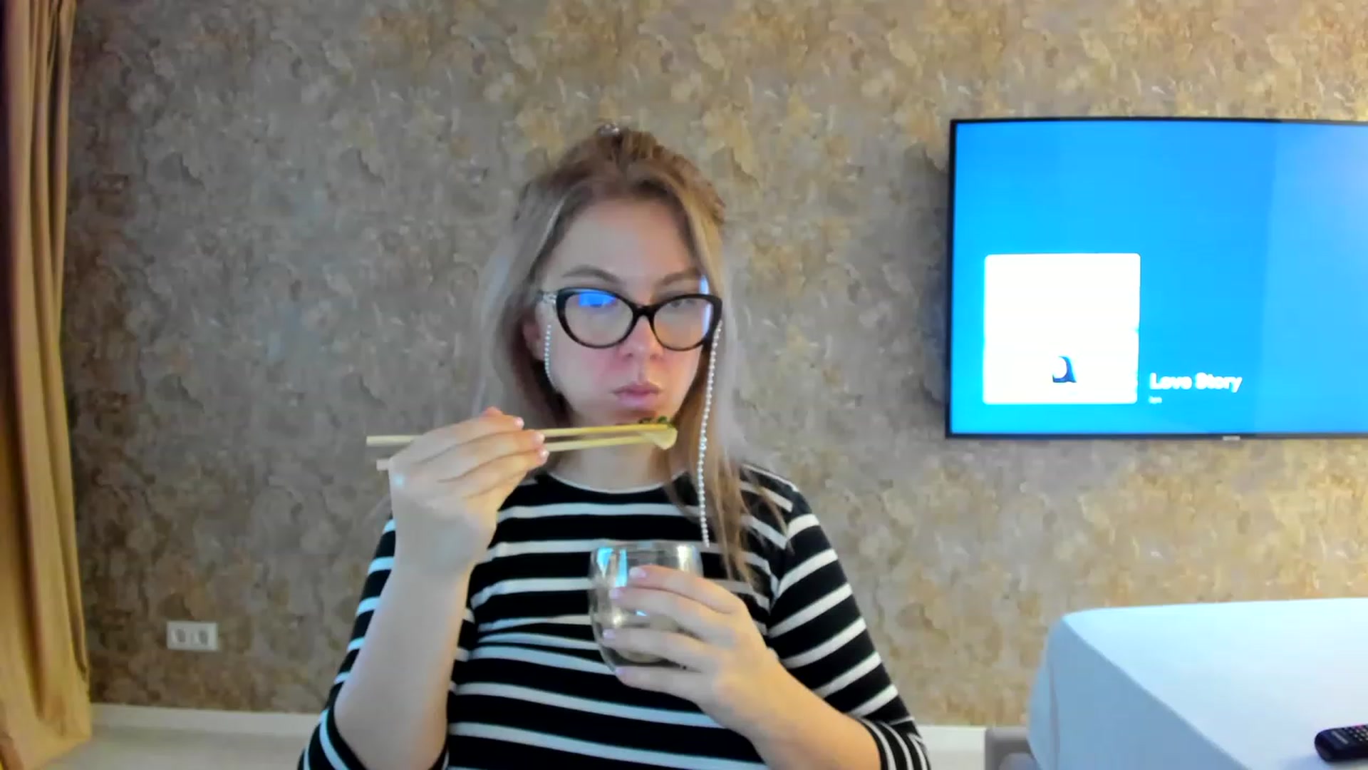 Gallery image thumbnail from RussiaDoll's myfreecams stream on, 11/19/2022, 06:12 image 14 of 20