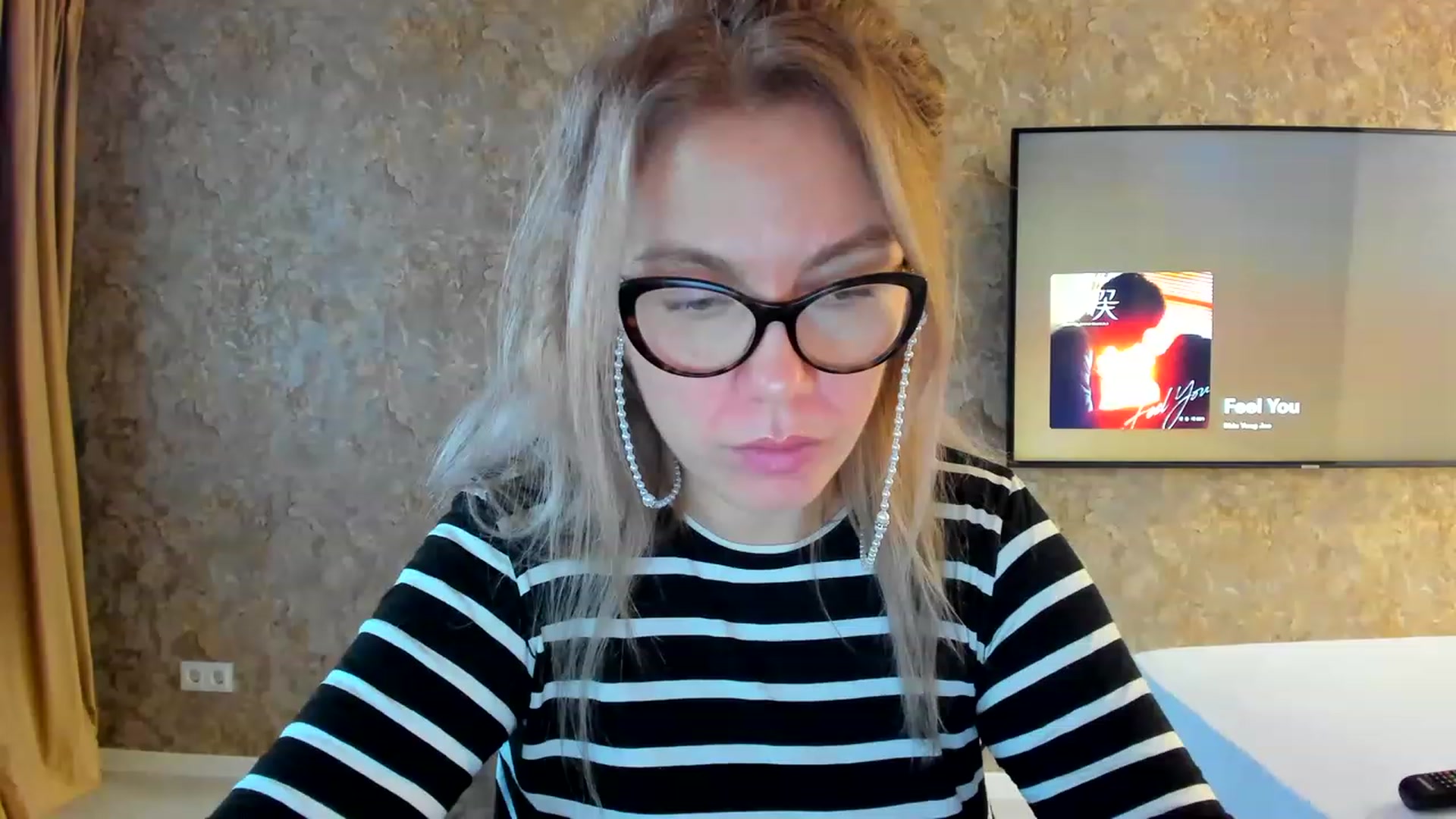 Gallery image thumbnail from RussiaDoll's myfreecams stream on, 11/19/2022, 06:12 image 15 of 20