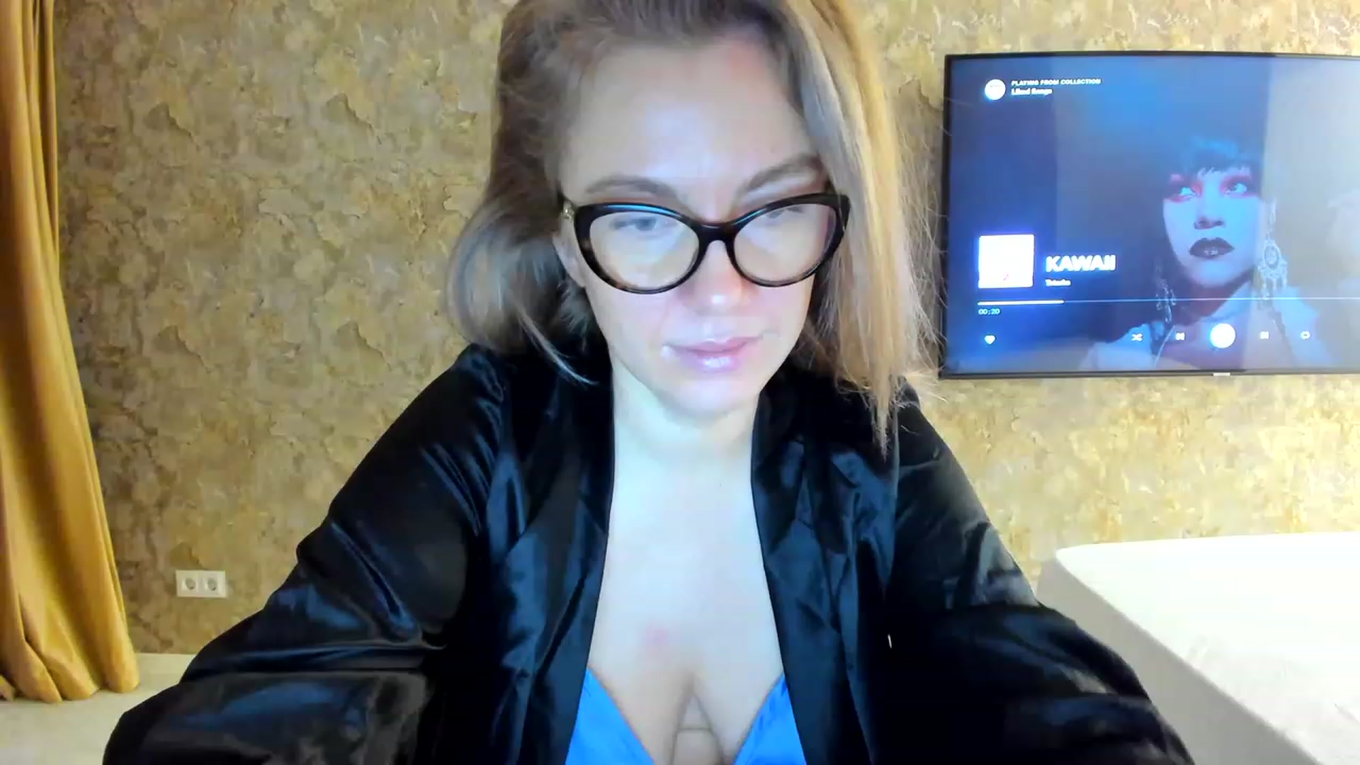 Gallery image thumbnail from RussiaDoll's myfreecams stream on, 11/20/2022, 05:49 image 16 of 20