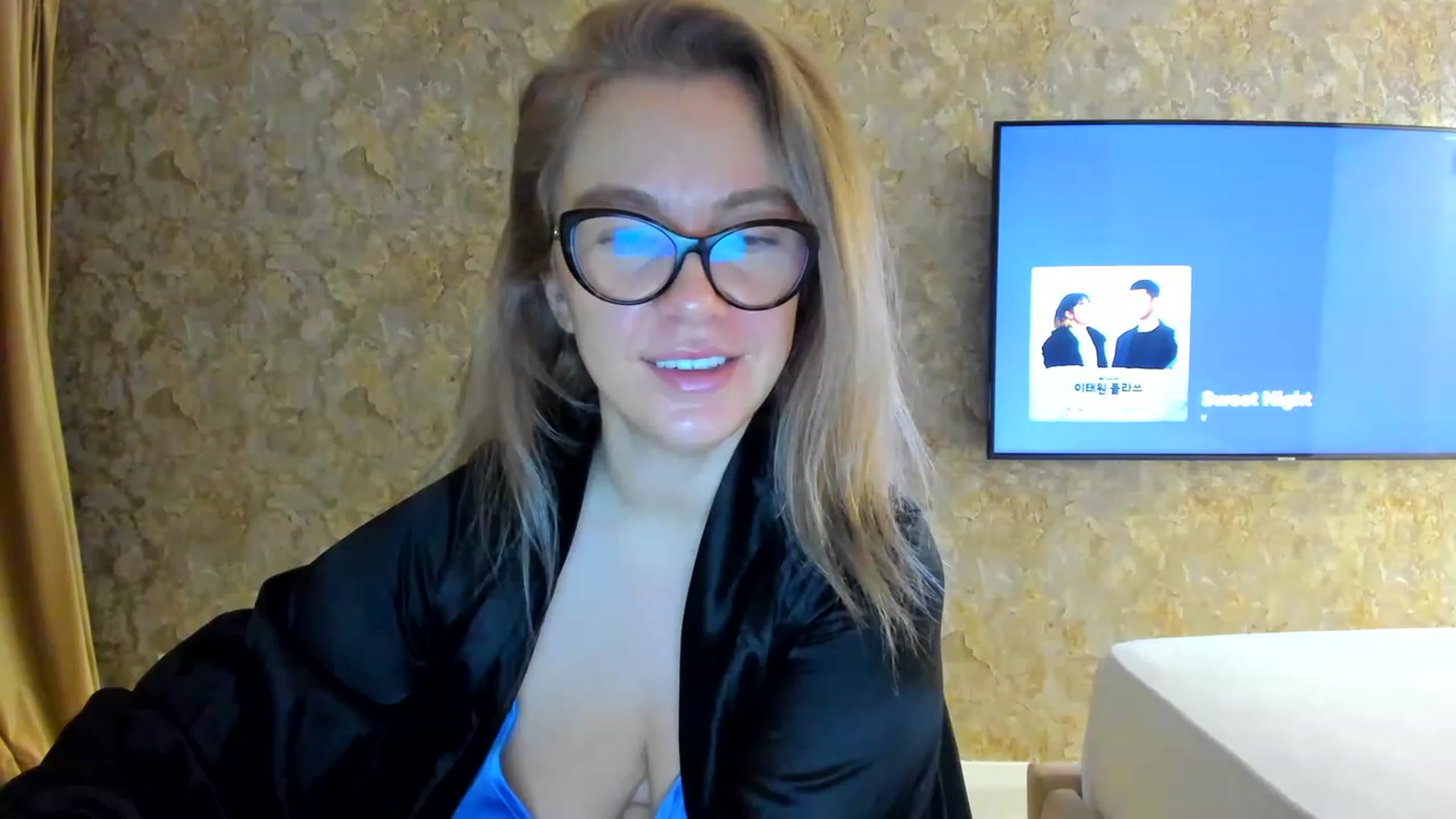 Gallery image thumbnail from RussiaDoll's myfreecams stream on, 11/20/2022, 05:49 image 2 of 20