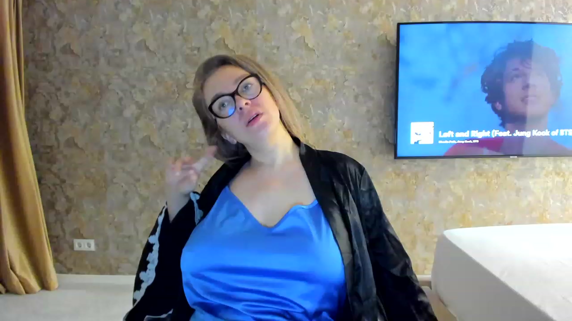 Gallery image thumbnail from RussiaDoll's myfreecams stream on, 11/20/2022, 05:49 image 15 of 20