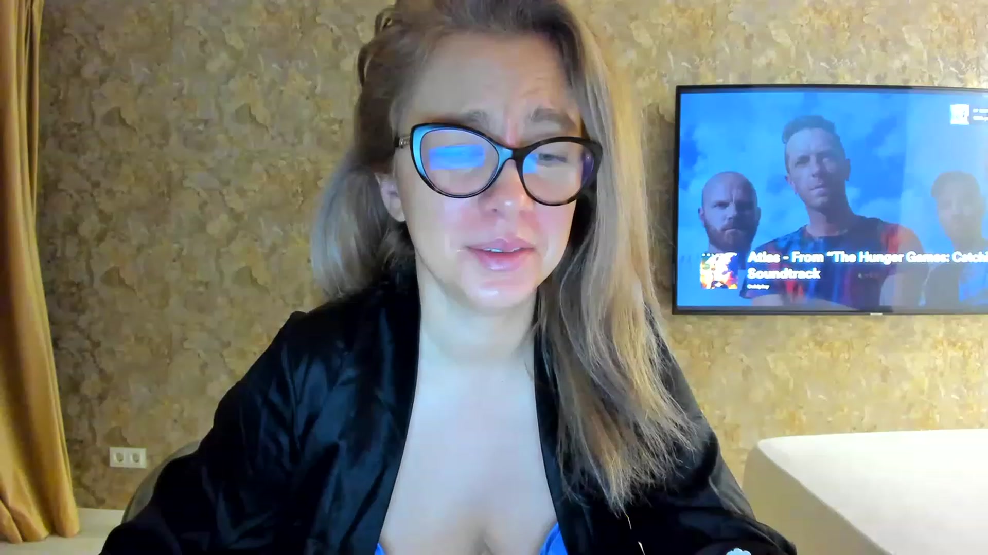 Gallery image thumbnail from RussiaDoll's myfreecams stream on, 11/20/2022, 05:49 image 1 of 20