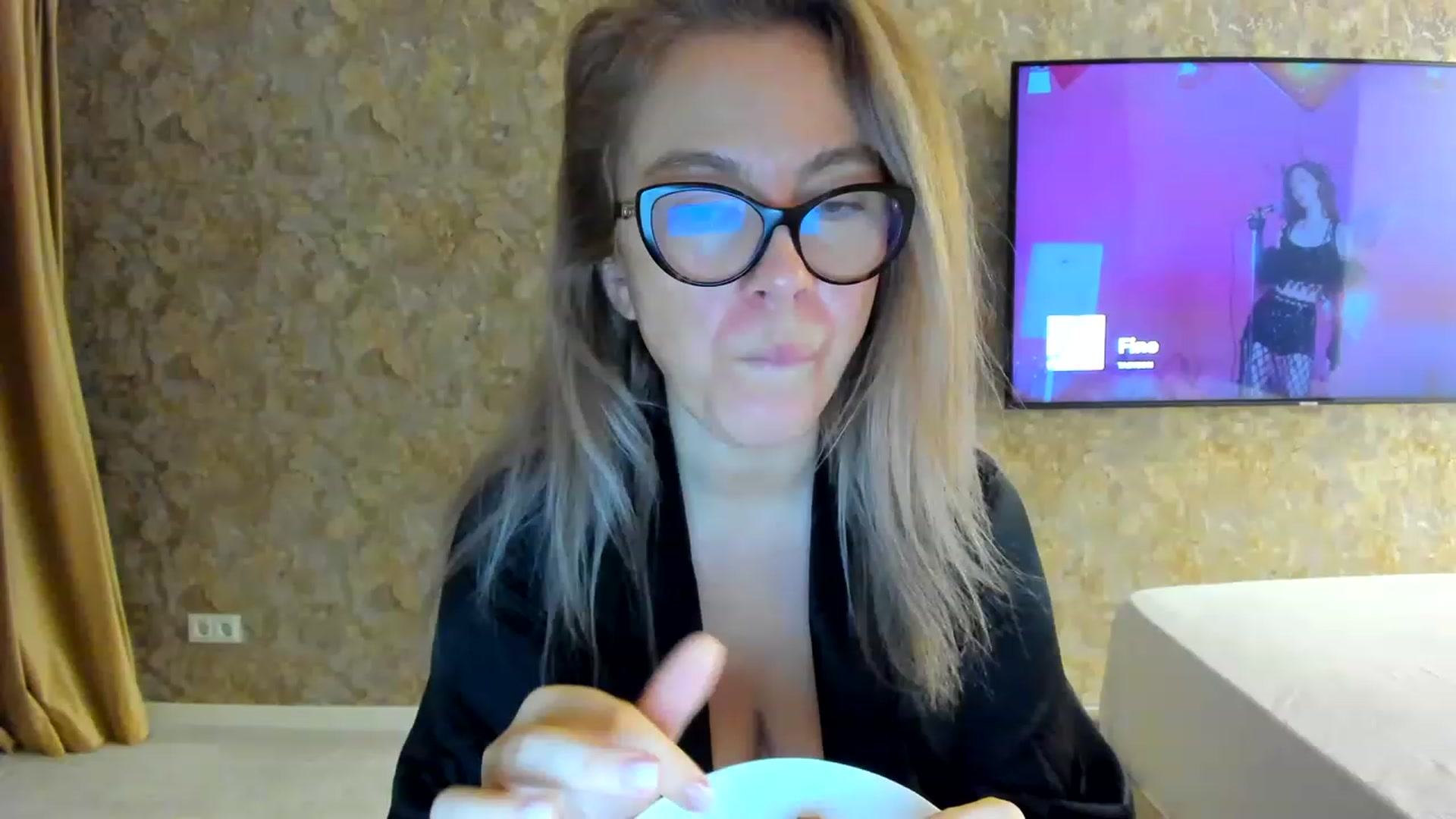 Gallery image thumbnail from RussiaDoll's myfreecams stream on, 11/20/2022, 05:49 image 11 of 20