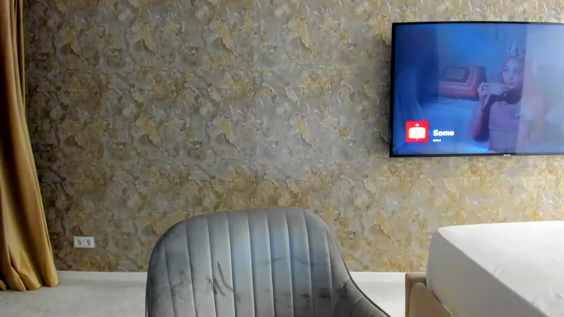 Gallery image thumbnail from RussiaDoll's myfreecams stream on, 11/20/2022, 05:49 image 10 of 20