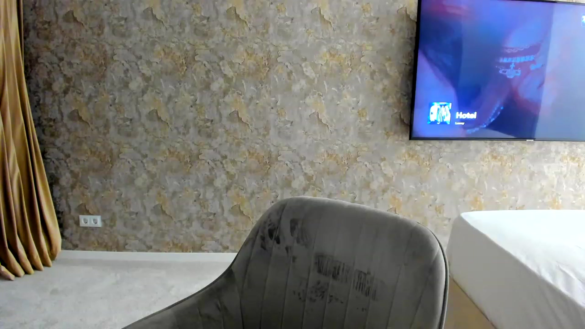 Gallery image thumbnail from RussiaDoll's myfreecams stream on, 11/23/2022, 24:15 image 10 of 20