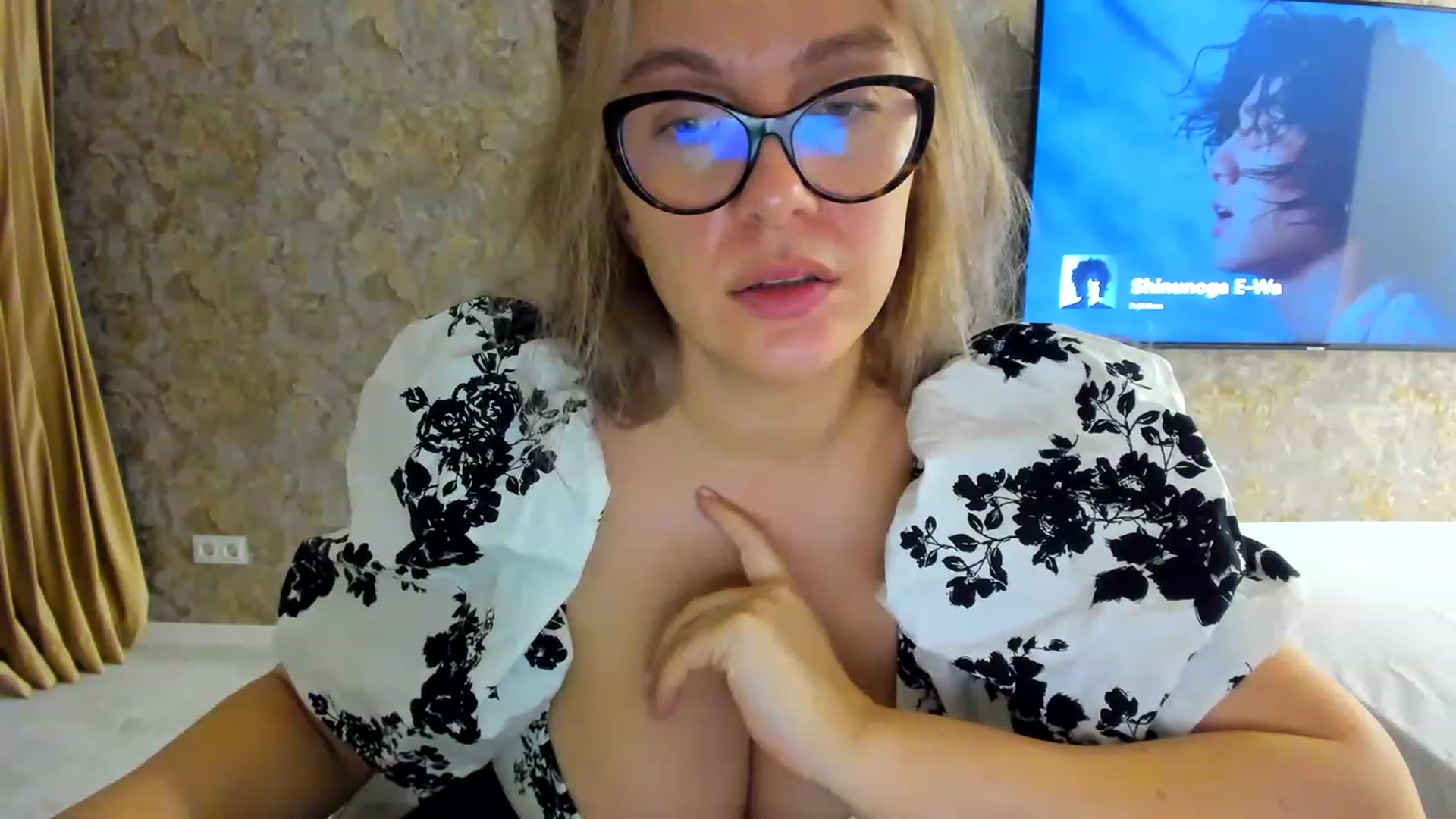 Gallery image thumbnail from RussiaDoll's myfreecams stream on, 12/01/2022, 08:07 image 7 of 20
