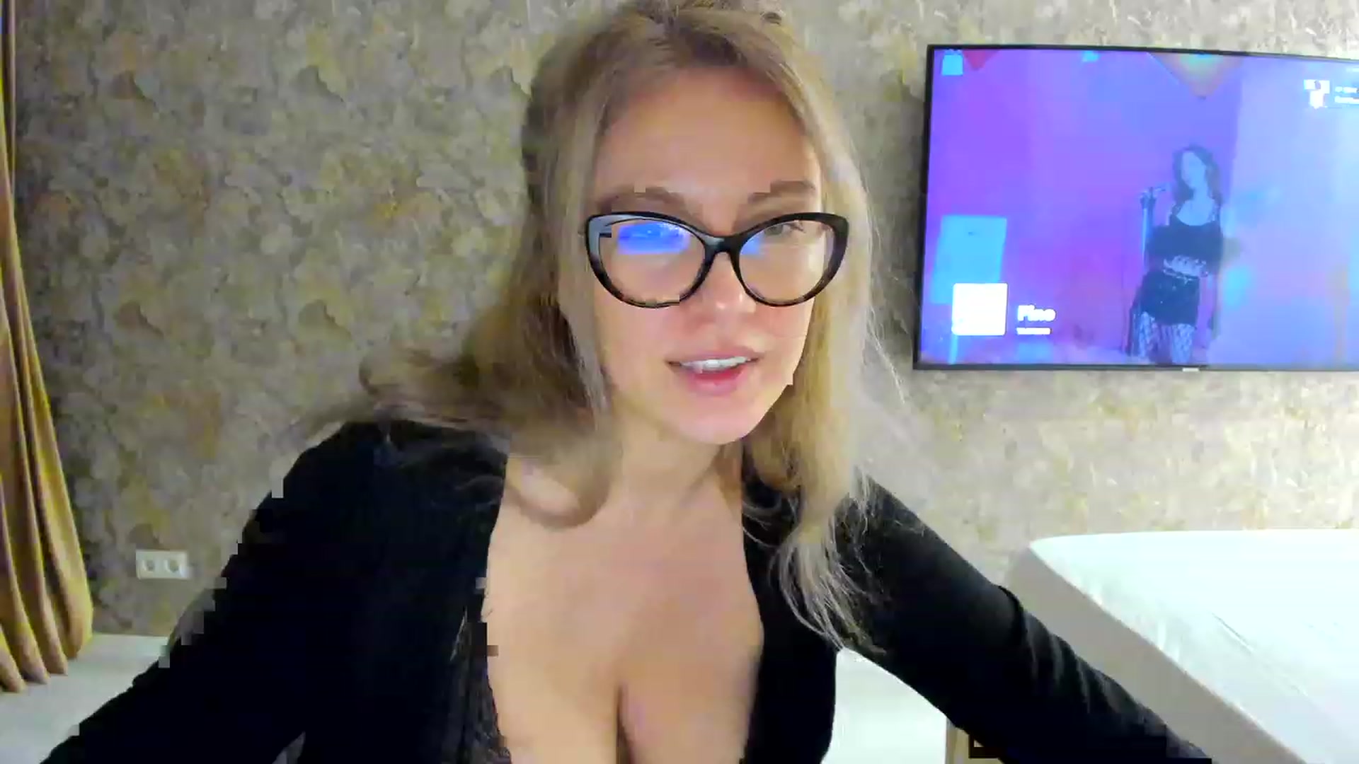 Gallery image thumbnail from RussiaDoll's myfreecams stream on, 11/24/2022, 22:56 image 20 of 20