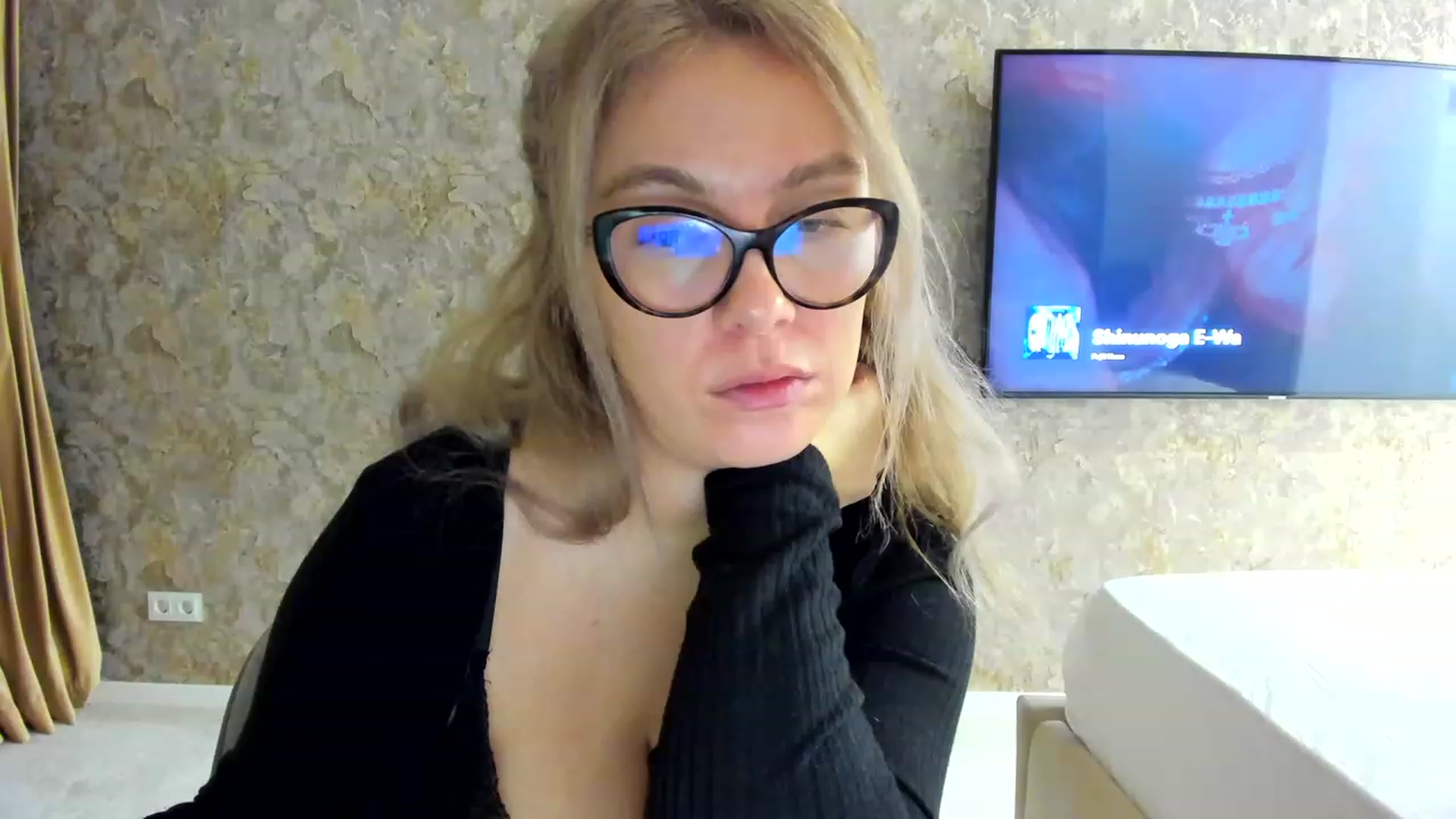 Gallery image thumbnail from RussiaDoll's myfreecams stream on, 11/24/2022, 22:56 image 13 of 20