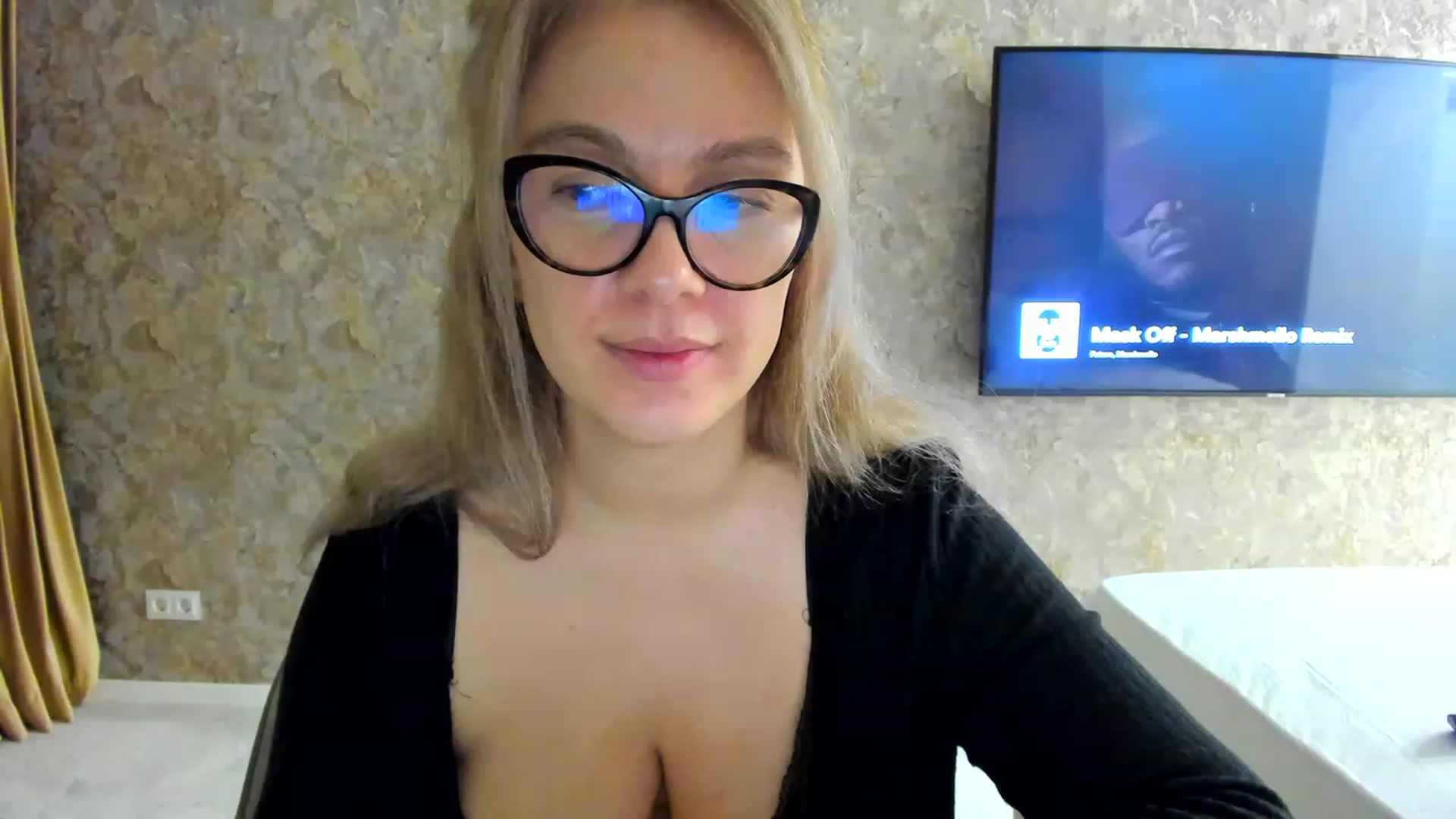 Gallery image thumbnail from RussiaDoll's myfreecams stream on, 11/25/2022, 24:05 image 4 of 20
