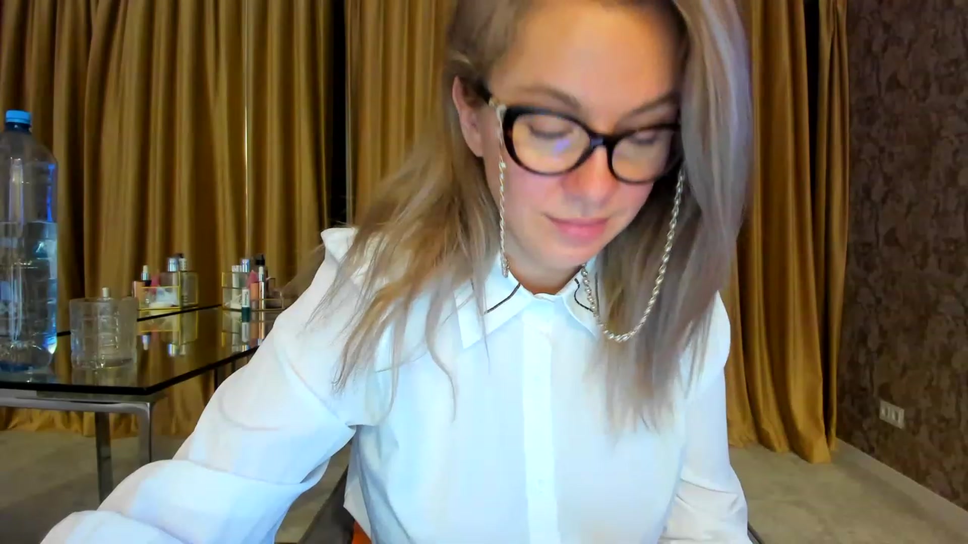 Gallery image thumbnail from RussiaDoll's myfreecams stream on, 12/05/2022, 23:15 image 15 of 20