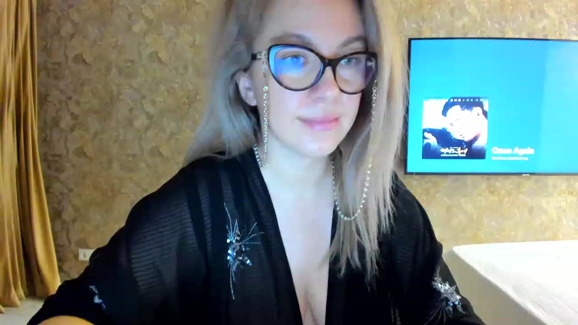 Gallery image thumbnail from RussiaDoll's myfreecams stream on, 12/05/2022, 23:15 image 2 of 20