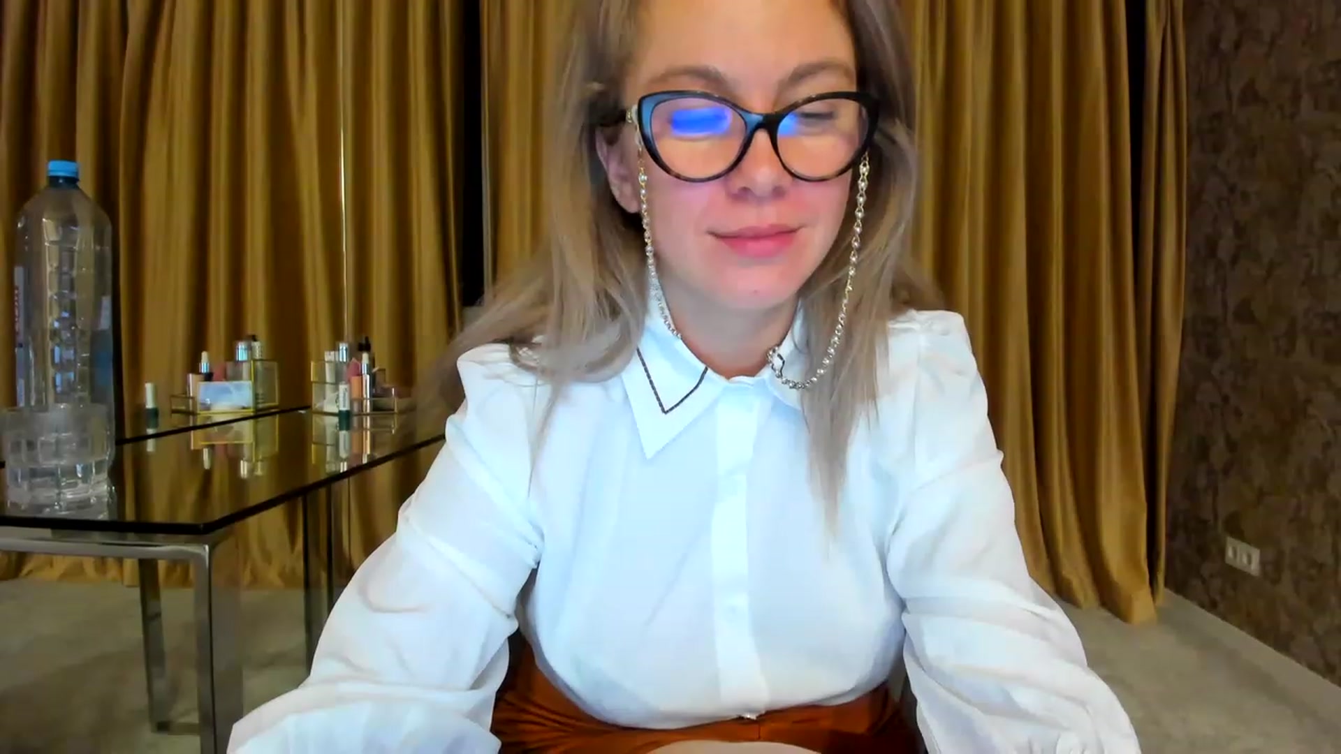 Gallery image thumbnail from RussiaDoll's myfreecams stream on, 12/05/2022, 23:15 image 18 of 20