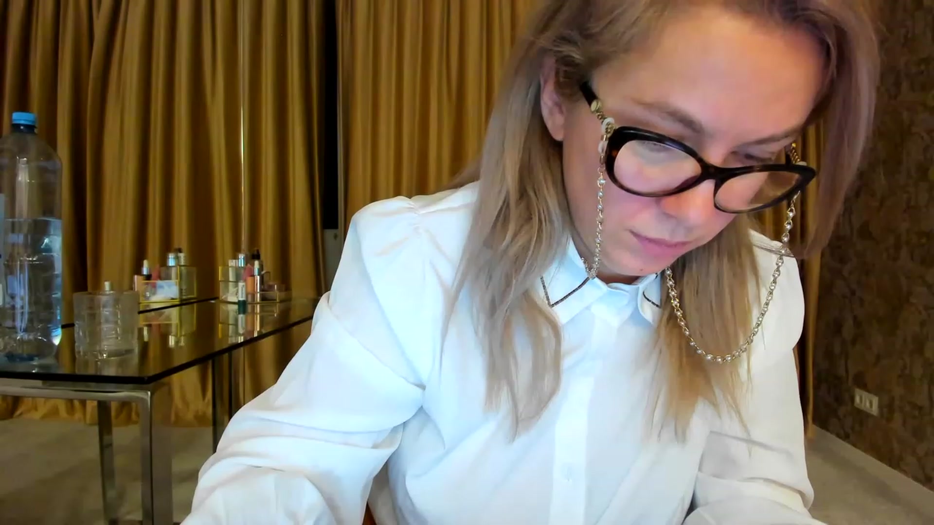 Gallery image thumbnail from RussiaDoll's myfreecams stream on, 12/05/2022, 23:15 image 13 of 20