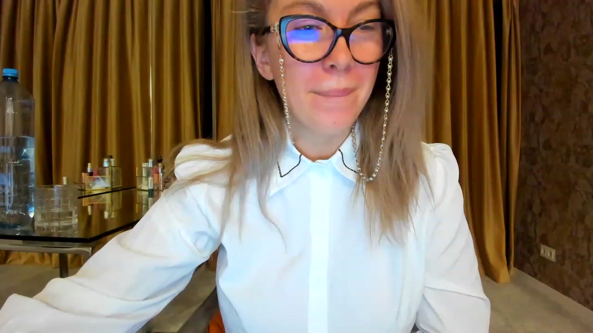 Gallery image thumbnail from RussiaDoll's myfreecams stream on, 12/05/2022, 23:15 image 6 of 20
