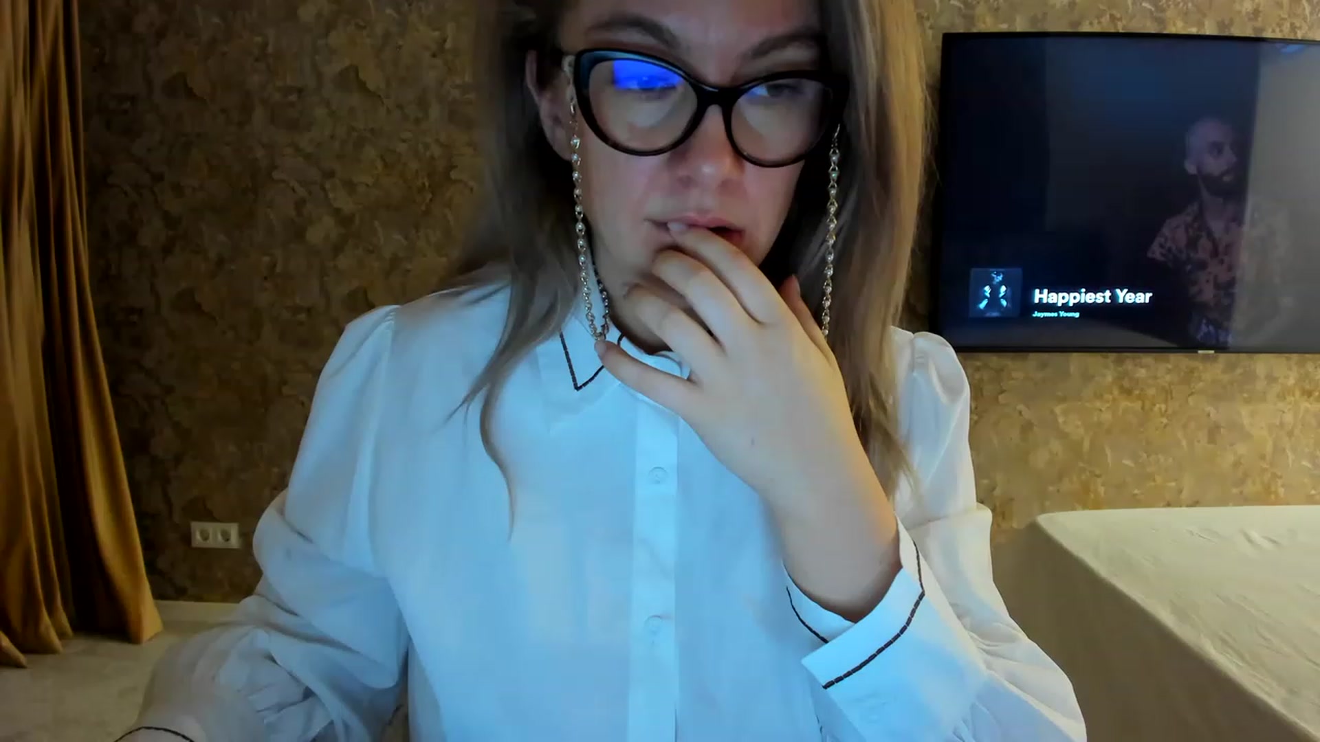 Gallery image thumbnail from RussiaDoll's myfreecams stream on, 12/05/2022, 23:15 image 4 of 20