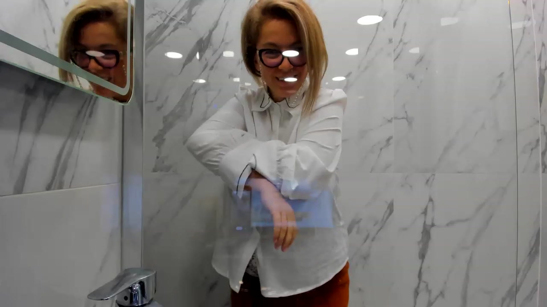 Gallery image thumbnail from RussiaDoll's myfreecams stream on, 12/05/2022, 23:15 image 20 of 20