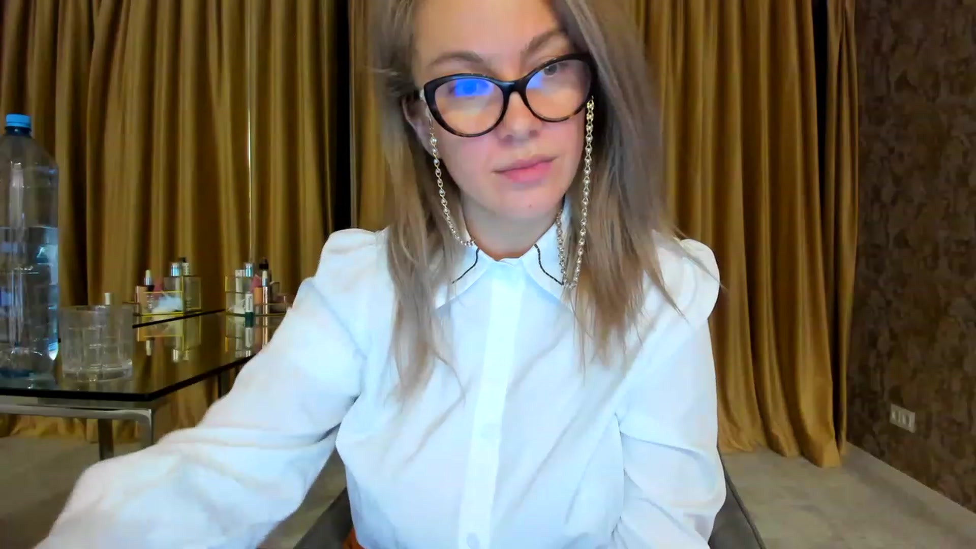 Gallery image thumbnail from RussiaDoll's myfreecams stream on, 12/05/2022, 23:15 image 8 of 20