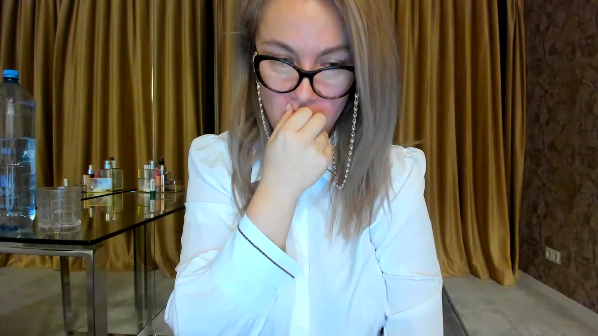 Gallery image thumbnail from RussiaDoll's myfreecams stream on, 12/05/2022, 23:15 image 7 of 20