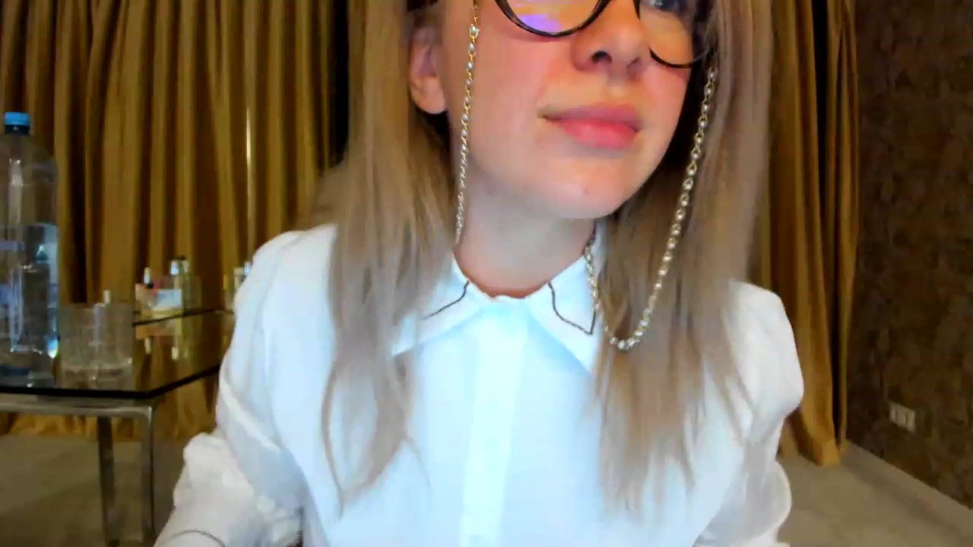 Gallery image thumbnail from RussiaDoll's myfreecams stream on, 12/05/2022, 23:15 image 11 of 20