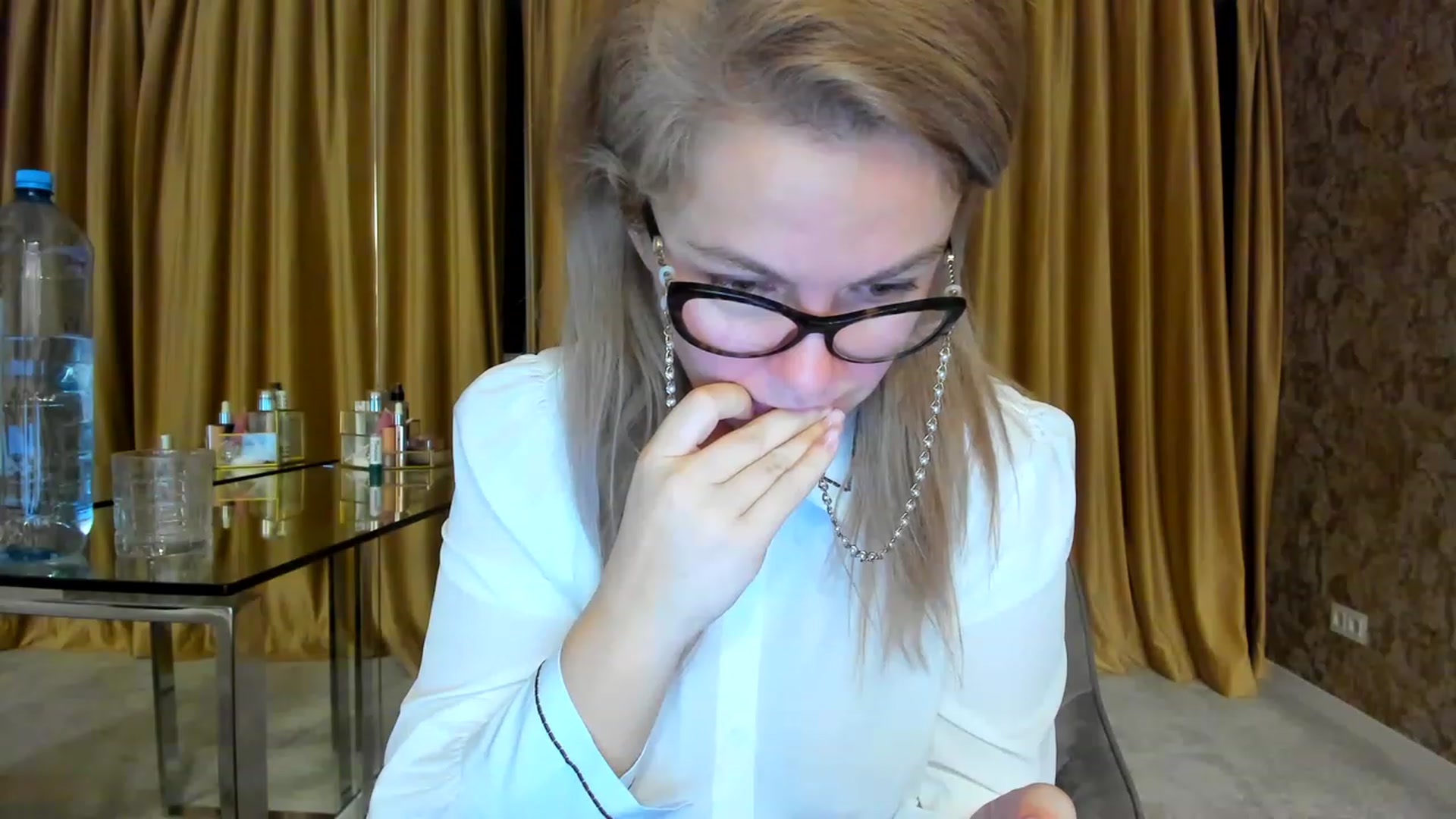 Gallery image thumbnail from RussiaDoll's myfreecams stream on, 12/05/2022, 23:15 image 14 of 20