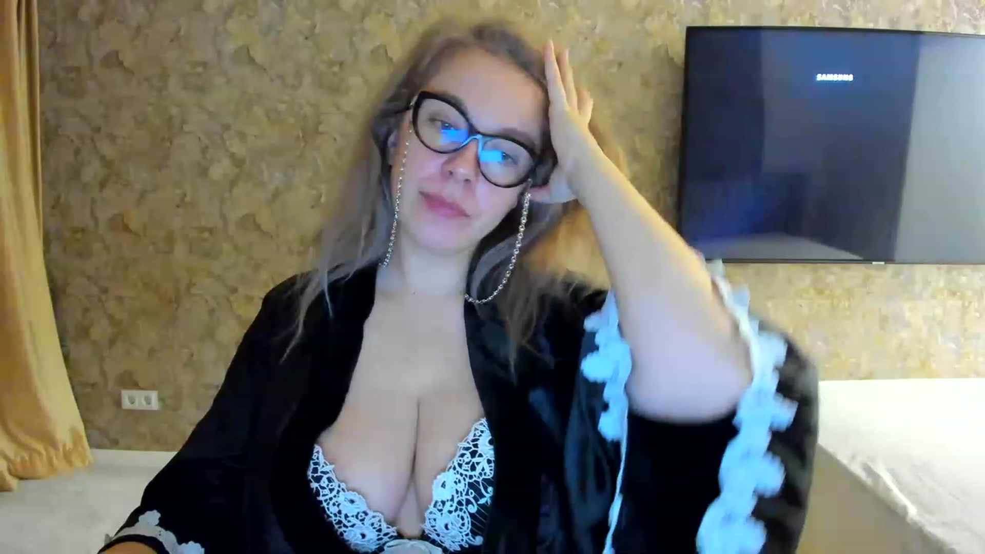 Gallery image thumbnail from RussiaDoll's myfreecams stream on, 12/06/2022, 03:30 image 9 of 20
